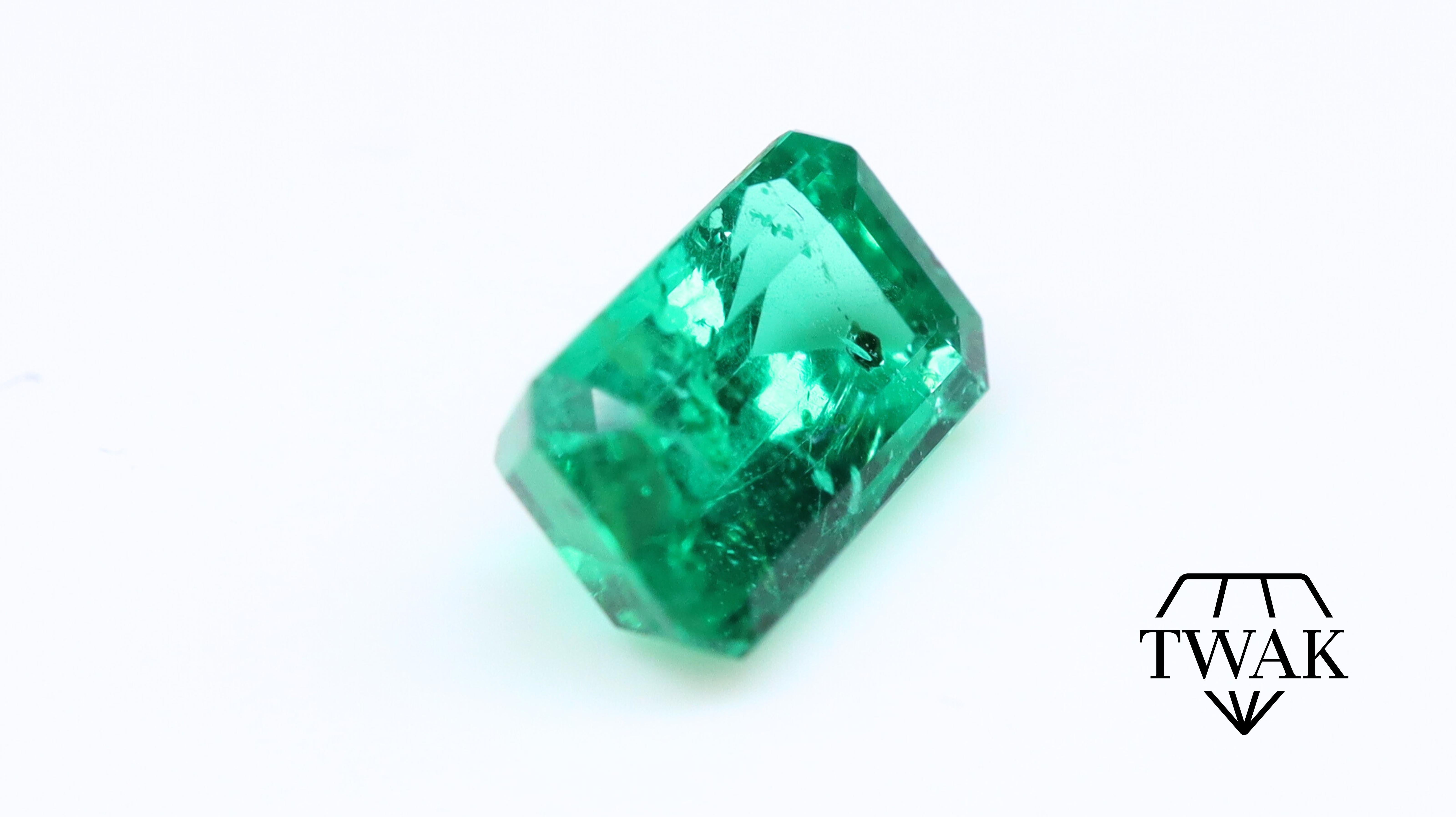 Women's or Men's Emerald 7.5x4.5mm 1.05ct For Sale