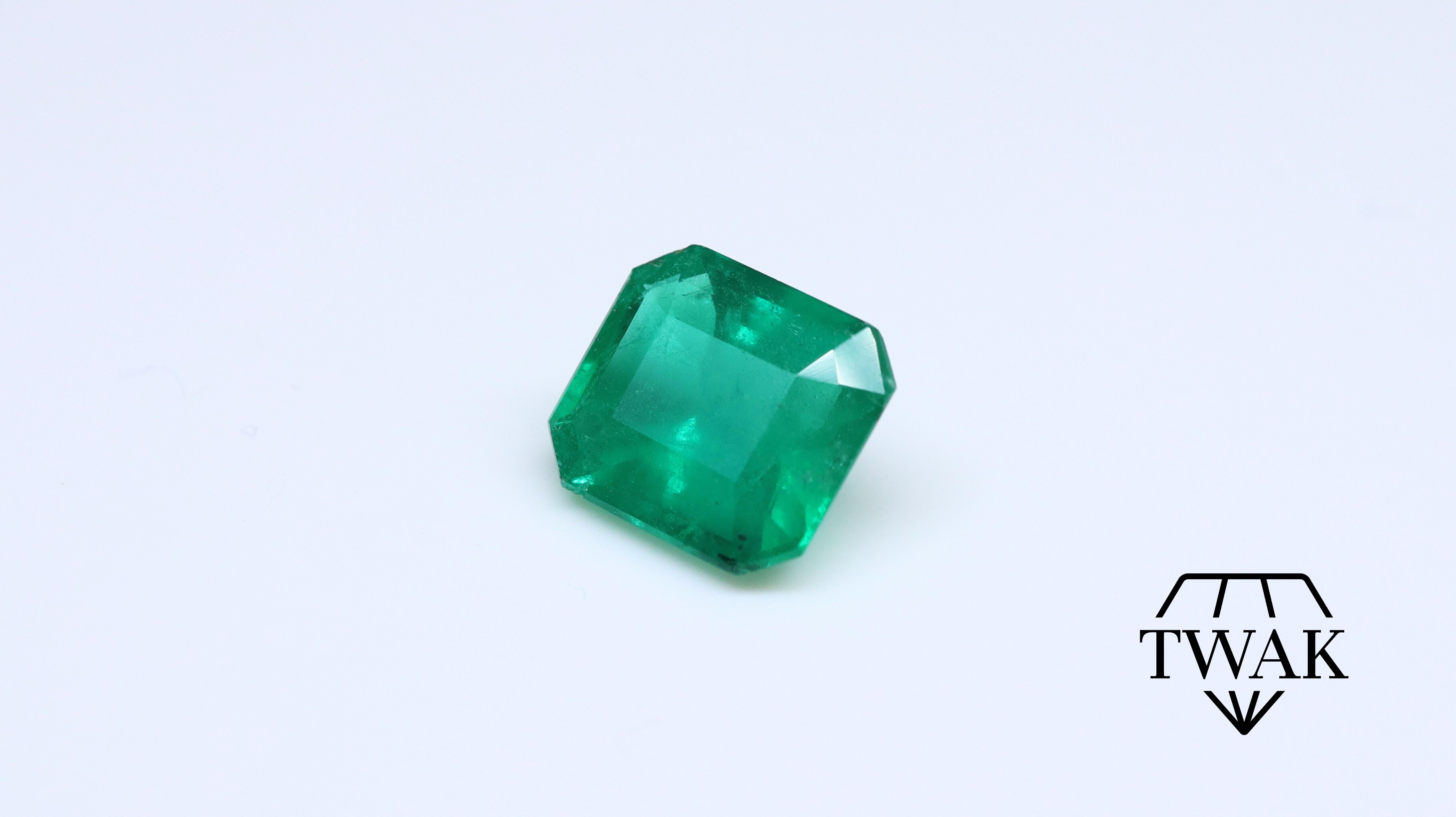 Emerald Cut Emerald 7x8 1.89ct For Sale