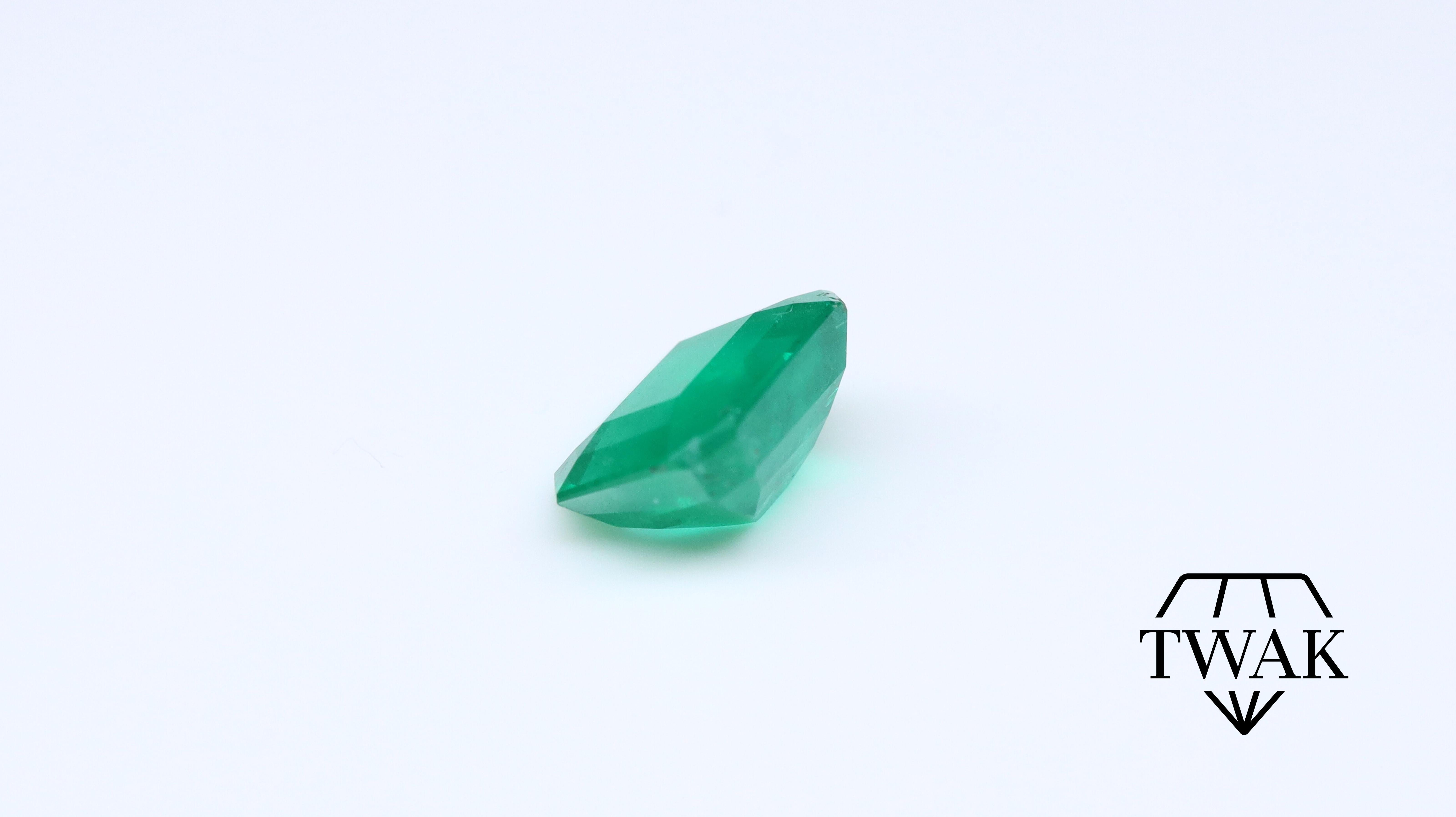 Emerald 7x8 1.89ct In New Condition For Sale In Antwerpen, BE