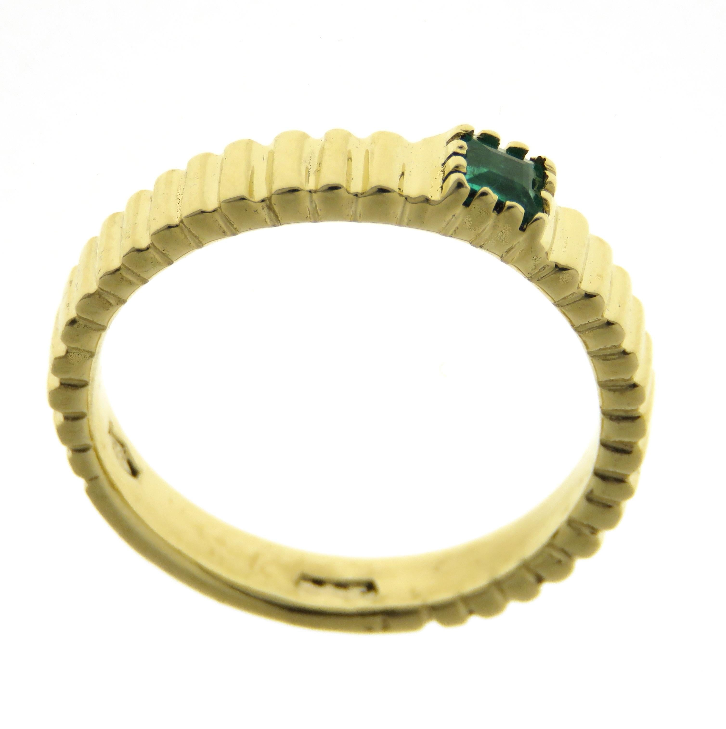 Modern Emerald 9 Karat Yellow Gold Ring Handcrafted in Italy For Sale
