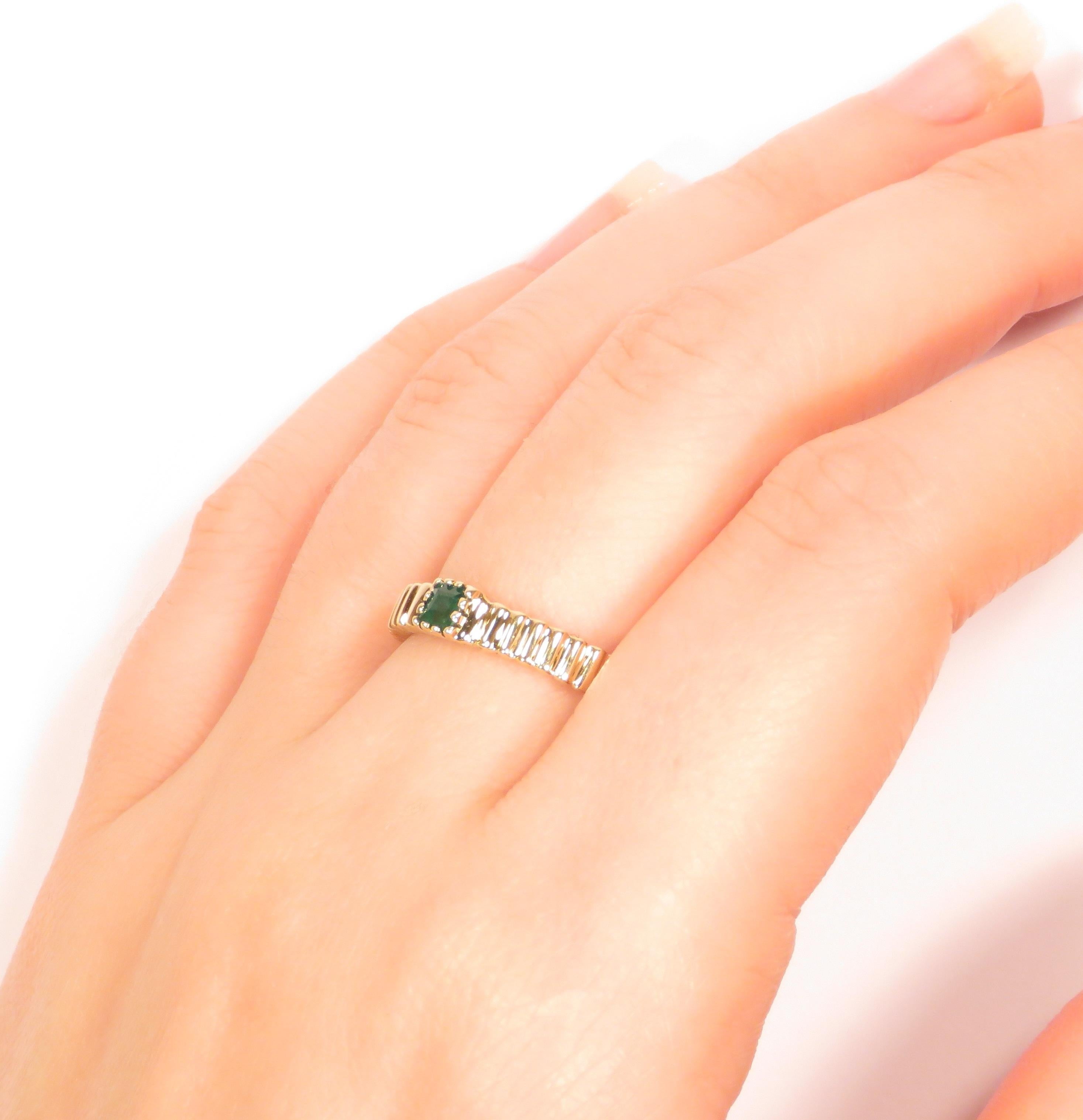 Square Cut Emerald 9 Karat Yellow Gold Ring Handcrafted in Italy For Sale