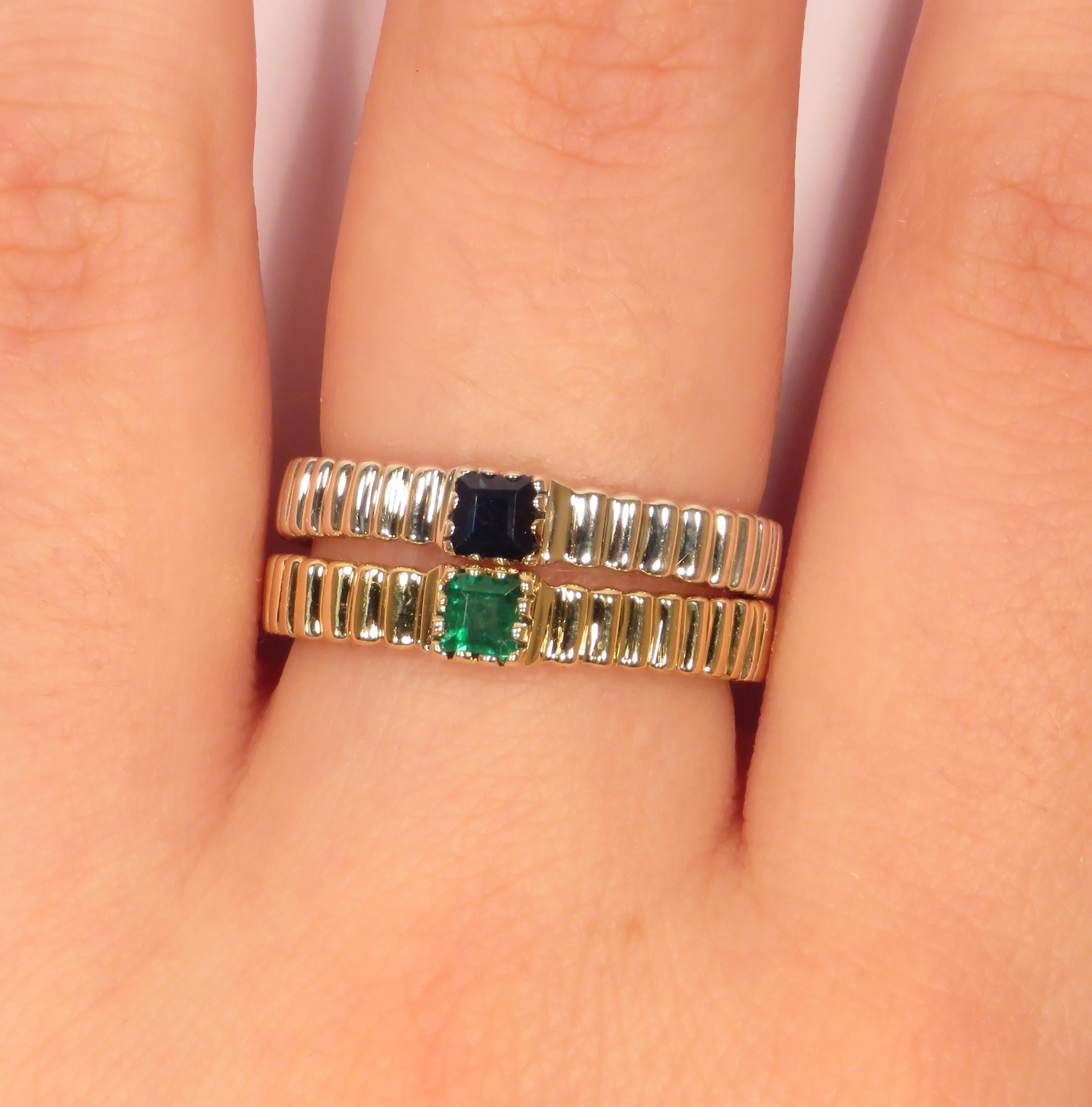 Women's Emerald 9 Karat Yellow Gold Ring Handcrafted in Italy For Sale