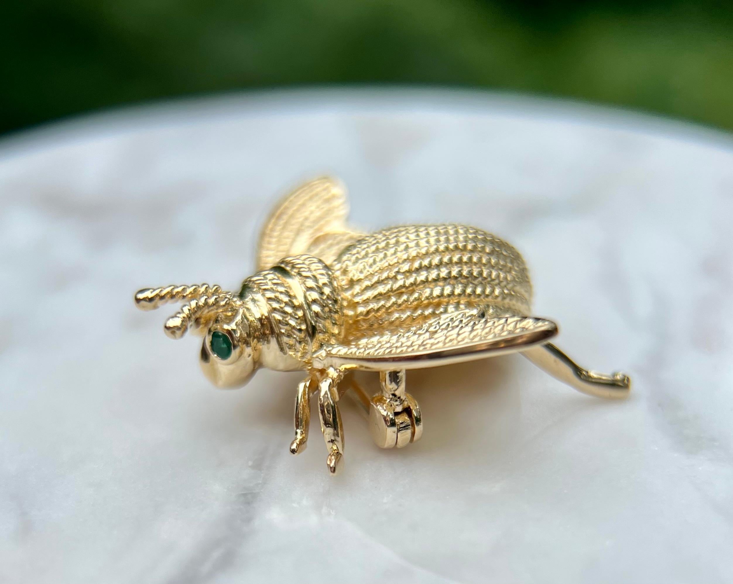 Emerald and 14 Karat Gold Fly Design Pin. 1970s. 4