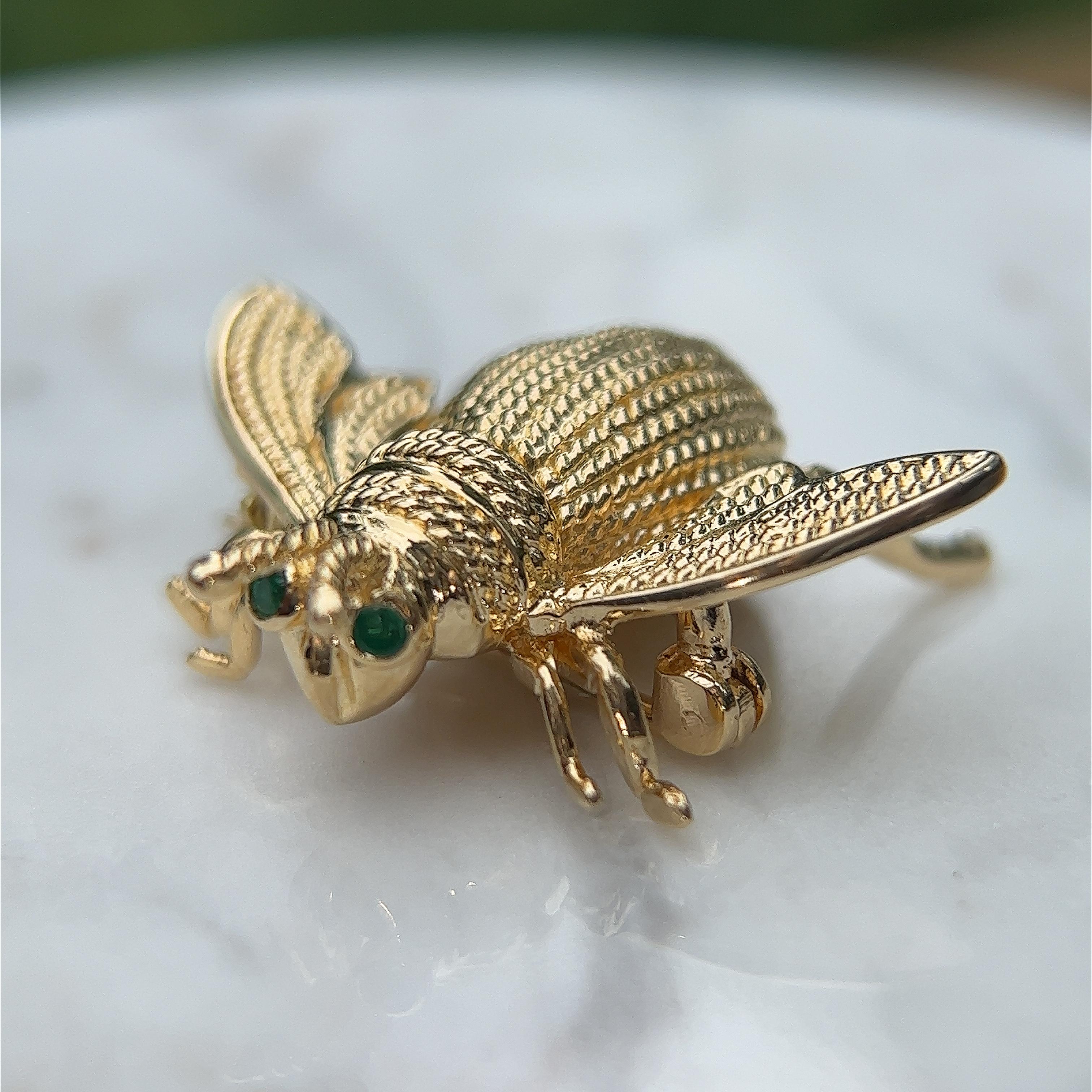 Round Cut Emerald and 14 Karat Gold Fly Design Pin. 1970s.