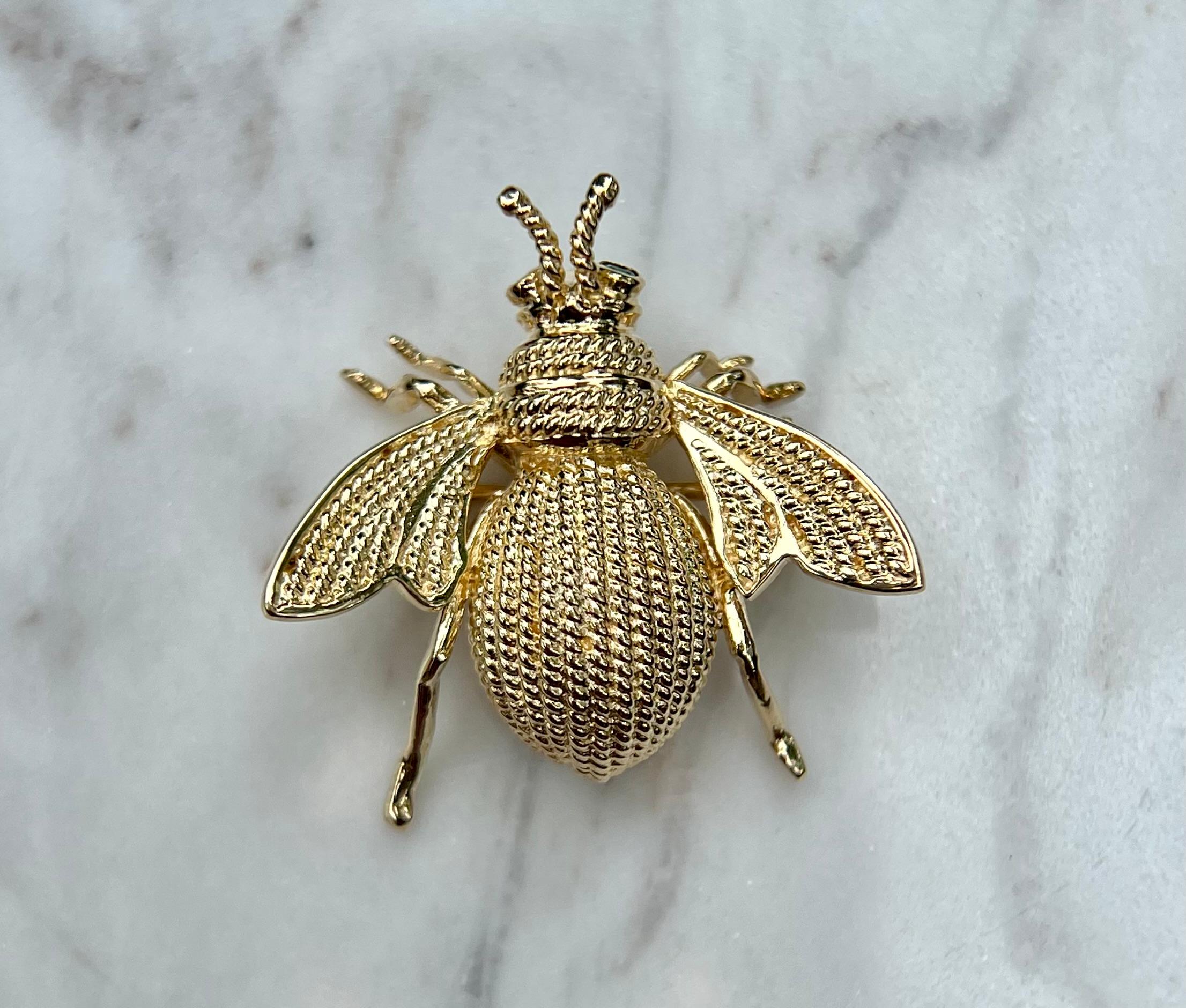 Emerald and 14 Karat Gold Fly Design Pin. 1970s. 3
