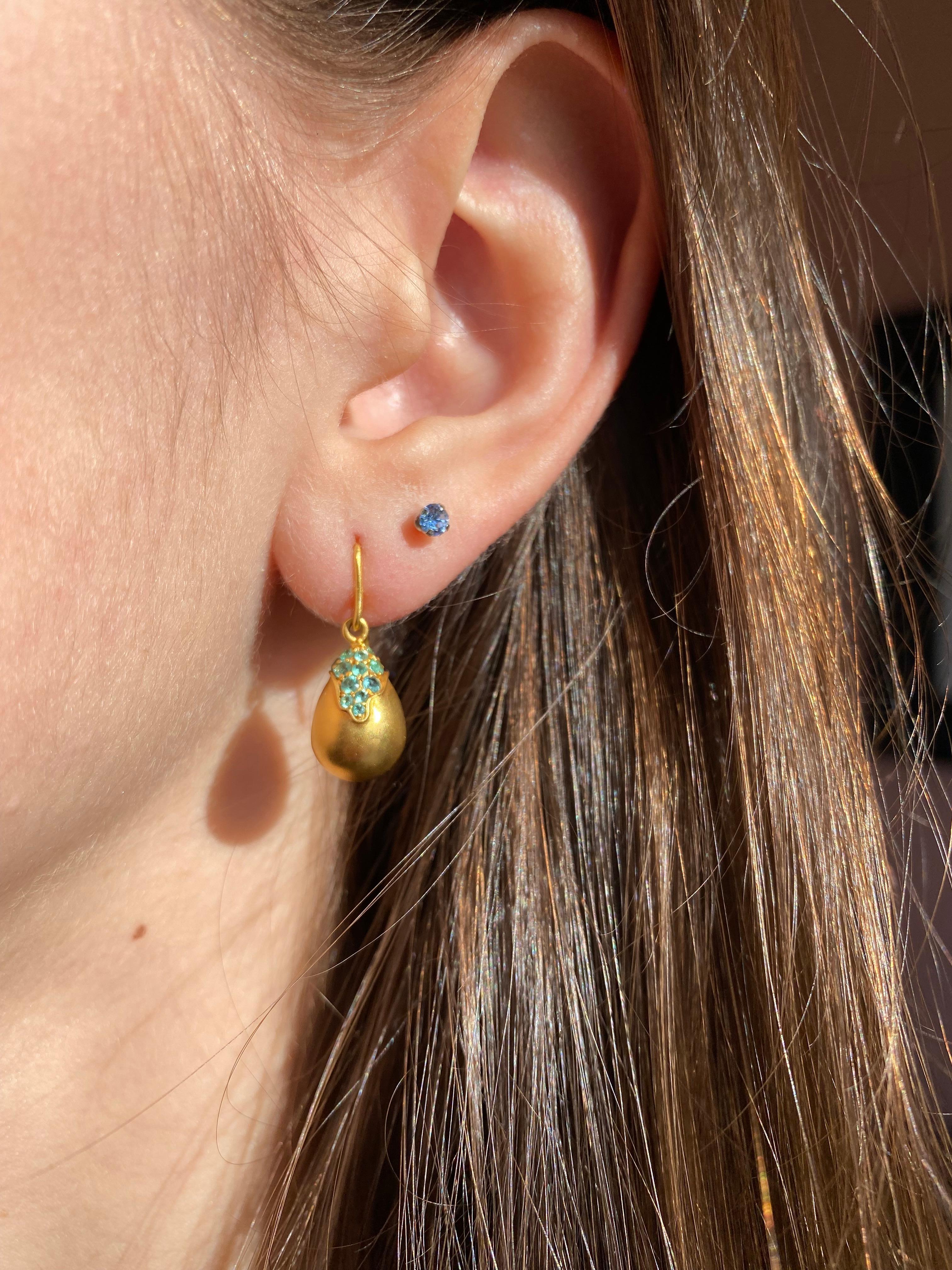 Pendientes de esmeralda y oro de 18 quilates de Lauren Harper Contemporáneo en venta