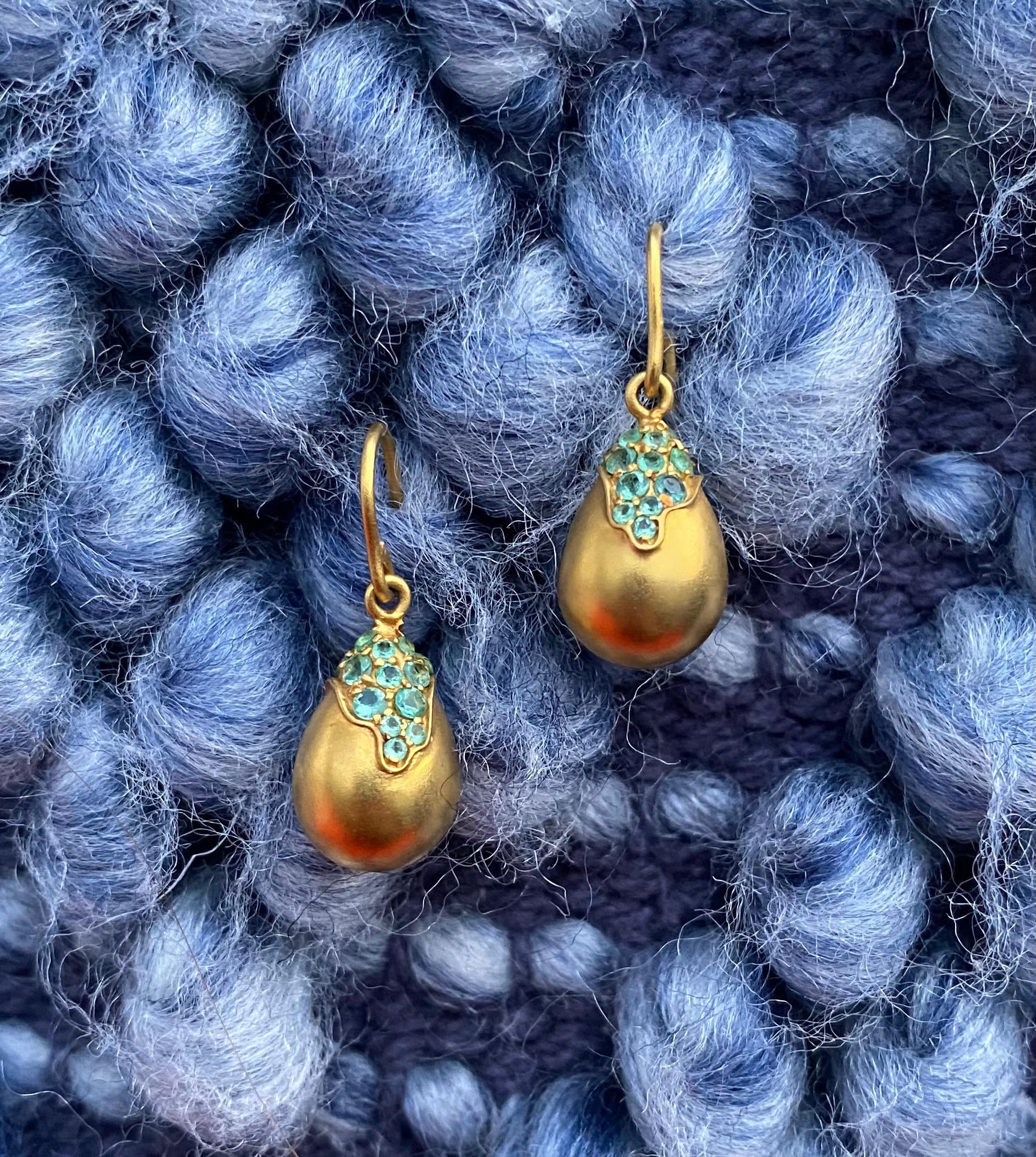 Pendientes de esmeralda y oro de 18 quilates de Lauren Harper en Nuevo estado para la venta en Winnetka, IL