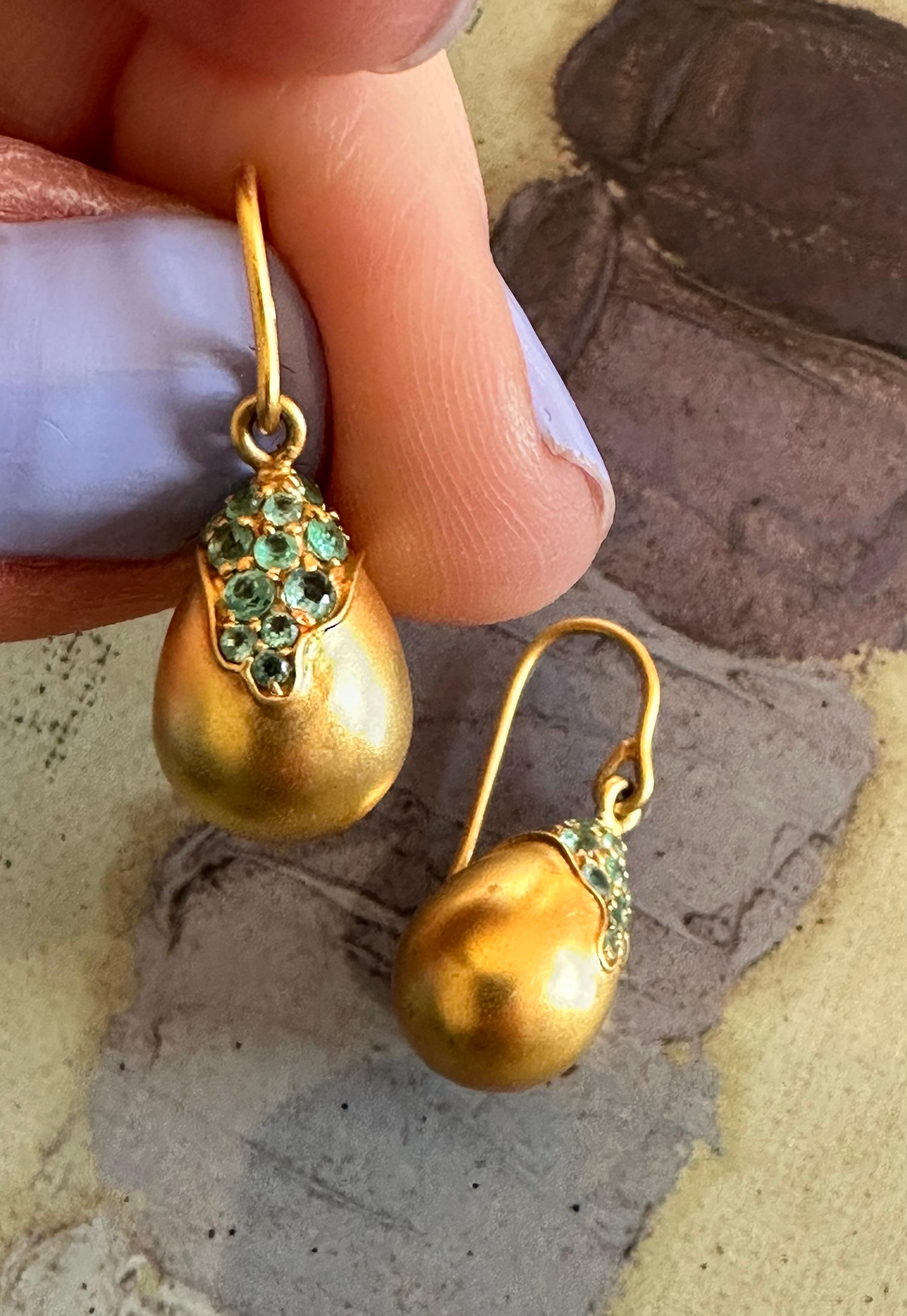 Pendientes de esmeralda y oro de 18 quilates de Lauren Harper en venta 2