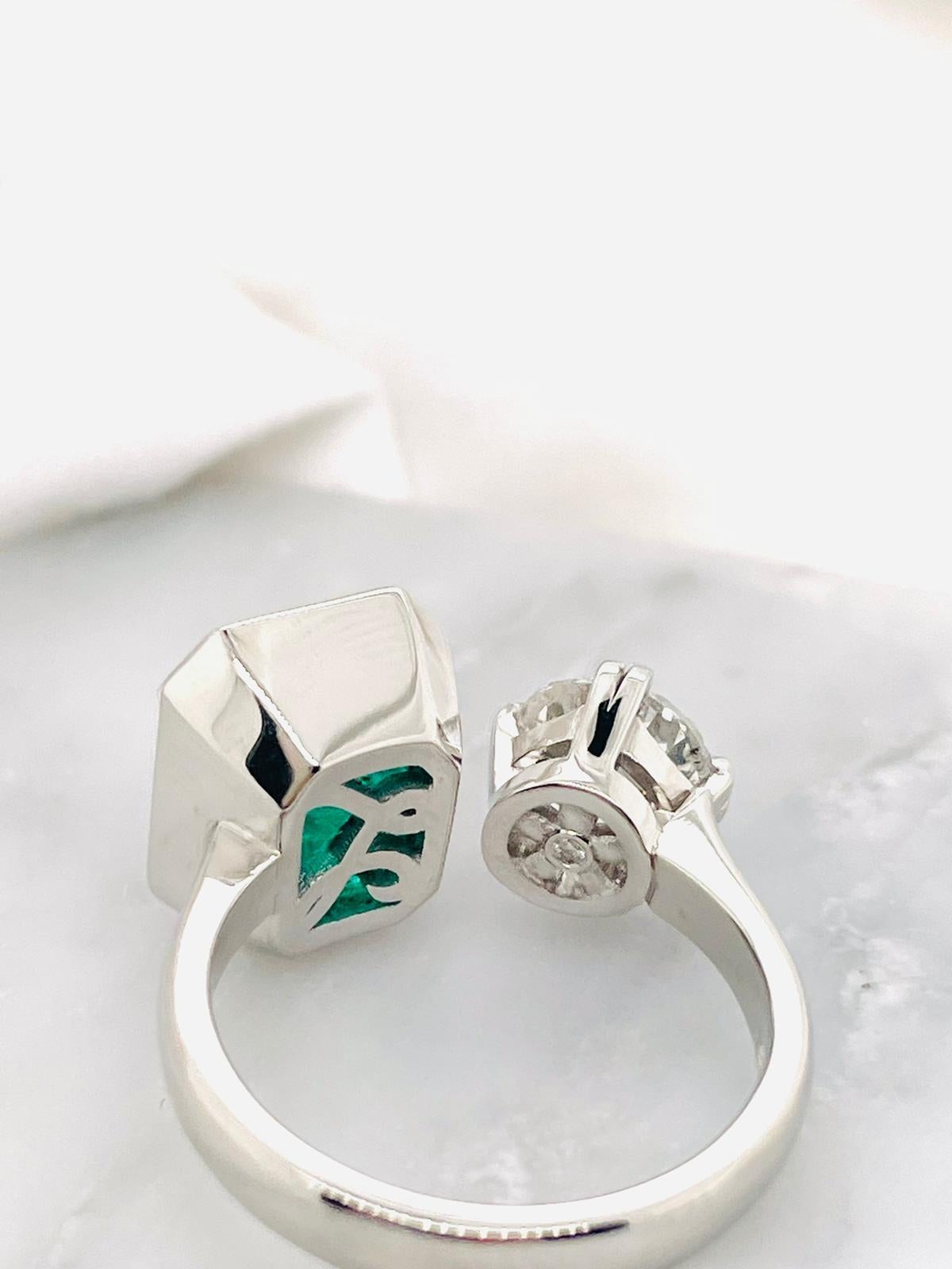 Women's or Men's Emerald and 1ct White Diamond Toi E Moi Style Ring in Platinum or Gold