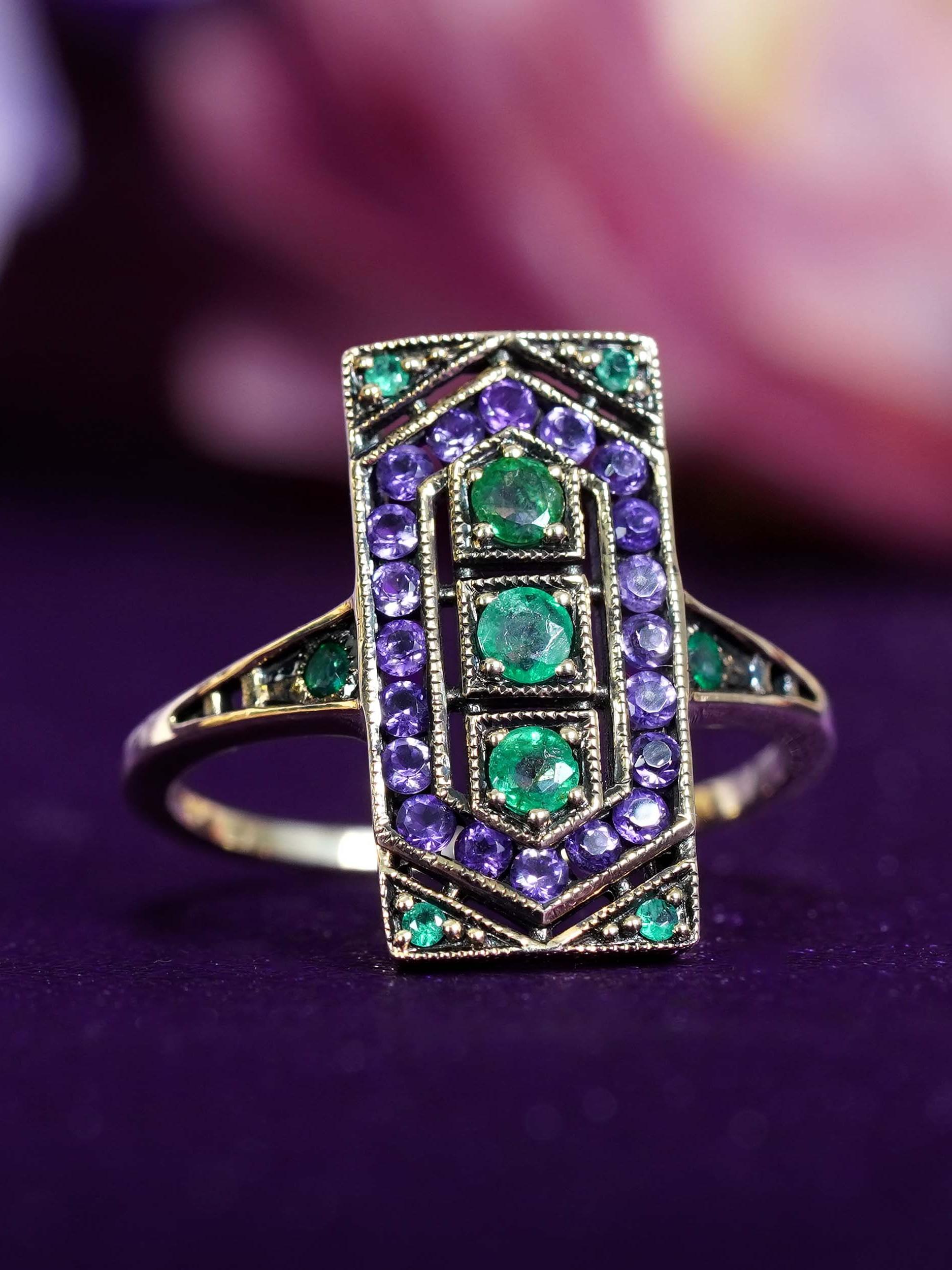 Anillo Estilo Art Decó de Esmeralda y Amatista en Oro Amarillo de 9 K en venta 2