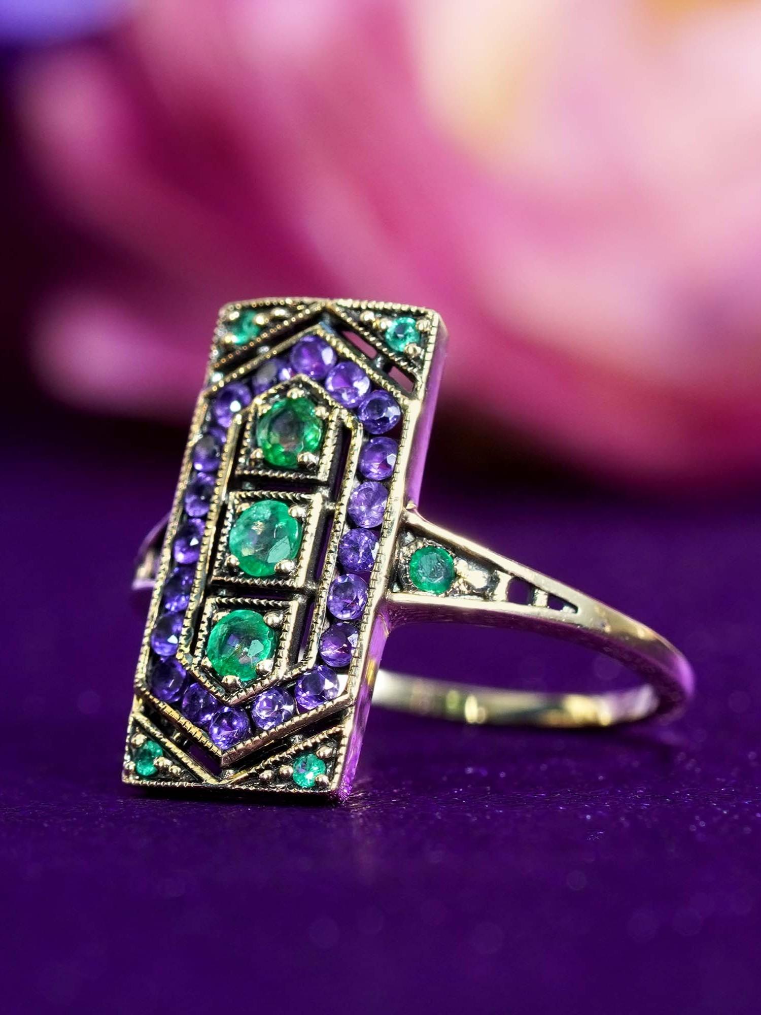 Anillo Estilo Art Decó de Esmeralda y Amatista en Oro Amarillo de 9 K en venta 3