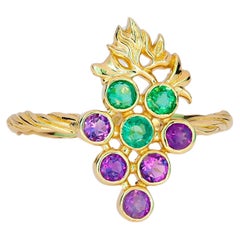 Emerald and amethyst grape 14k gold ring. 