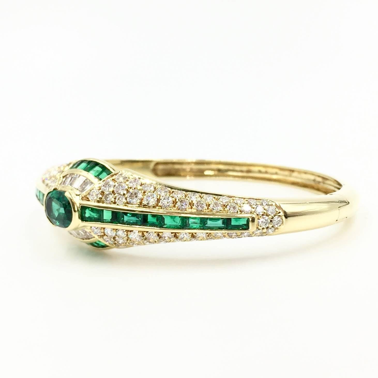 Art Deco Emerald and Approximate 3.50 Carat Diamond 18 Karat Yellow Gold Bangle Bracelet