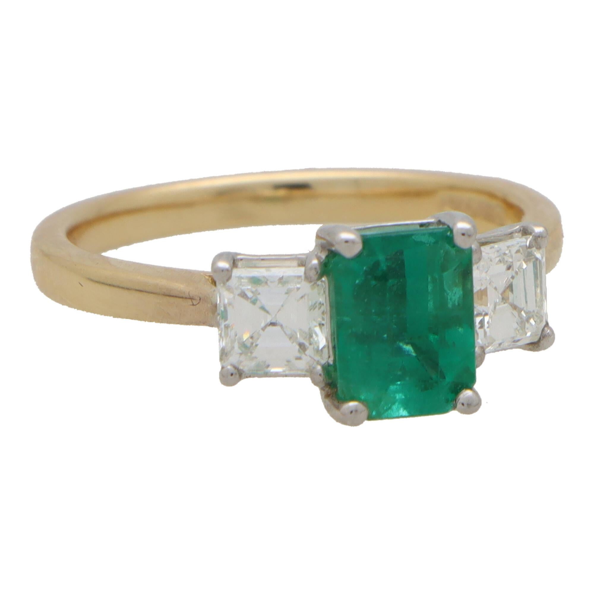 Emerald and Asscher Cut Diamond Three Stone Ring Set in 18k Yellow Gold In New Condition For Sale In London, GB