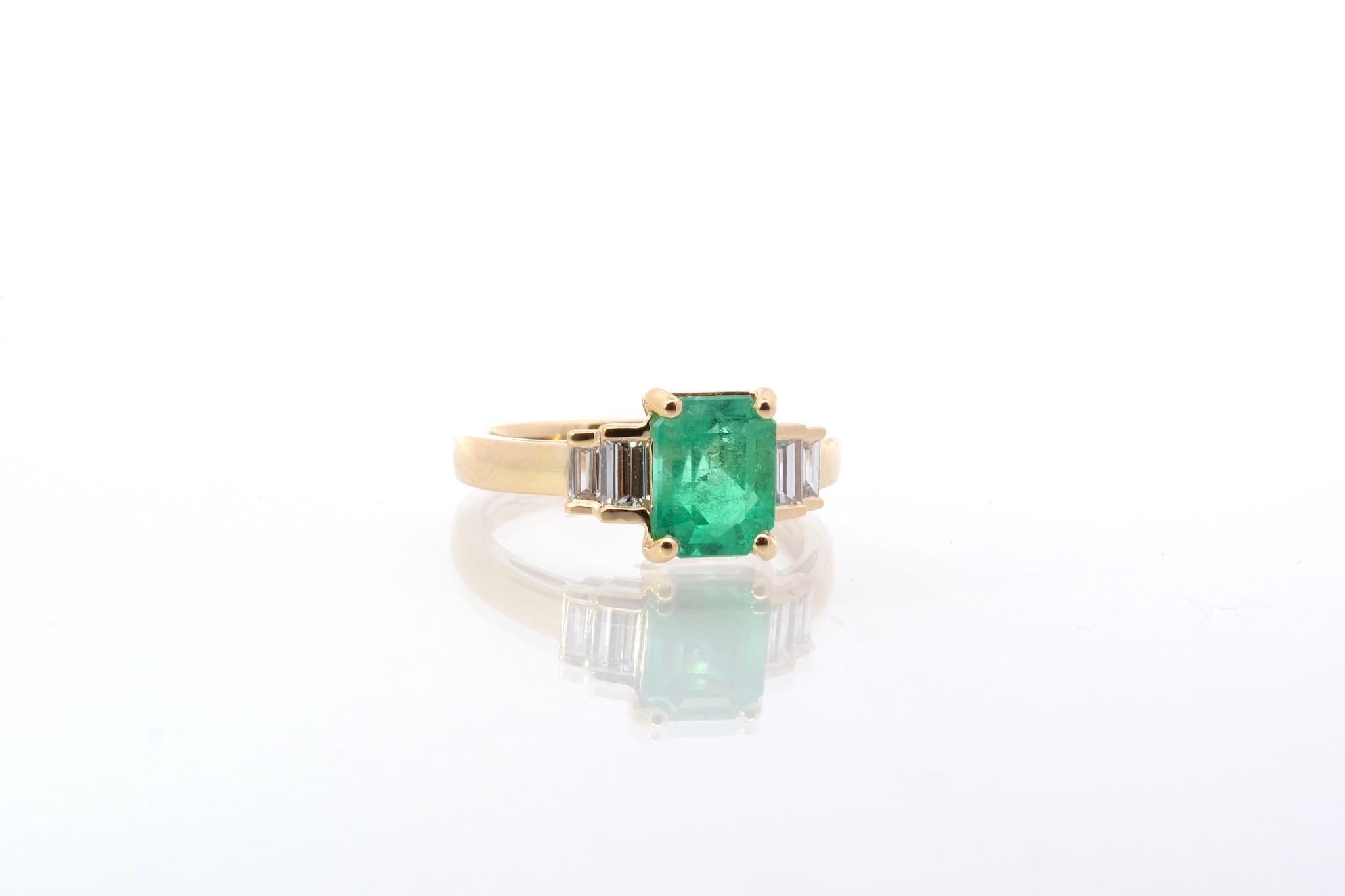 Emerald Cut Emerald and baguettes diamonds ring For Sale