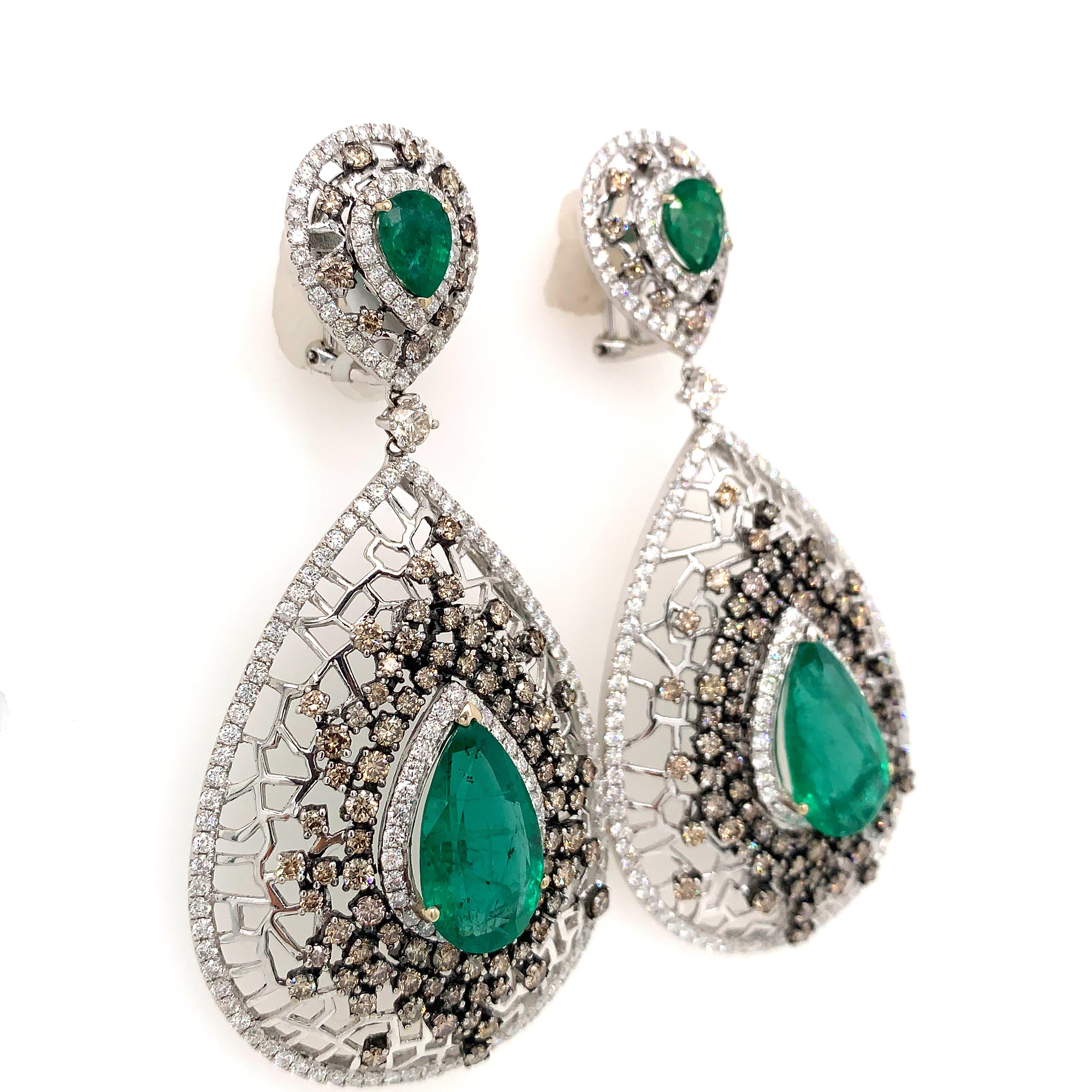 Contemporary RUCHI Pear Shaped Emerald & Brilliant Brown Diamond Statement Dangle Earrings For Sale