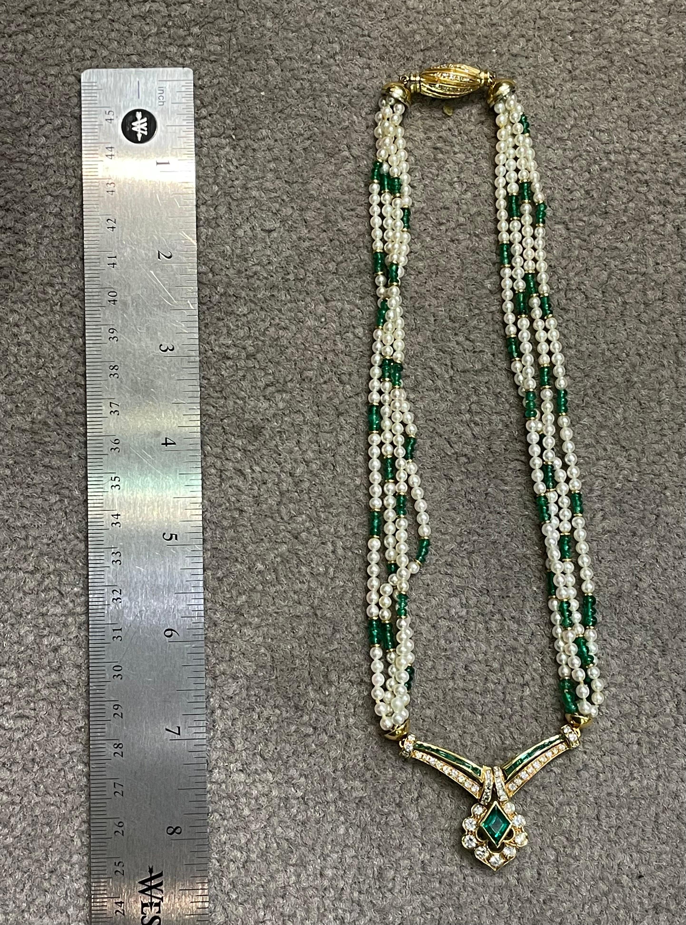 Emerald and Cultured Pearl Necklace In Excellent Condition For Sale In New York, NY