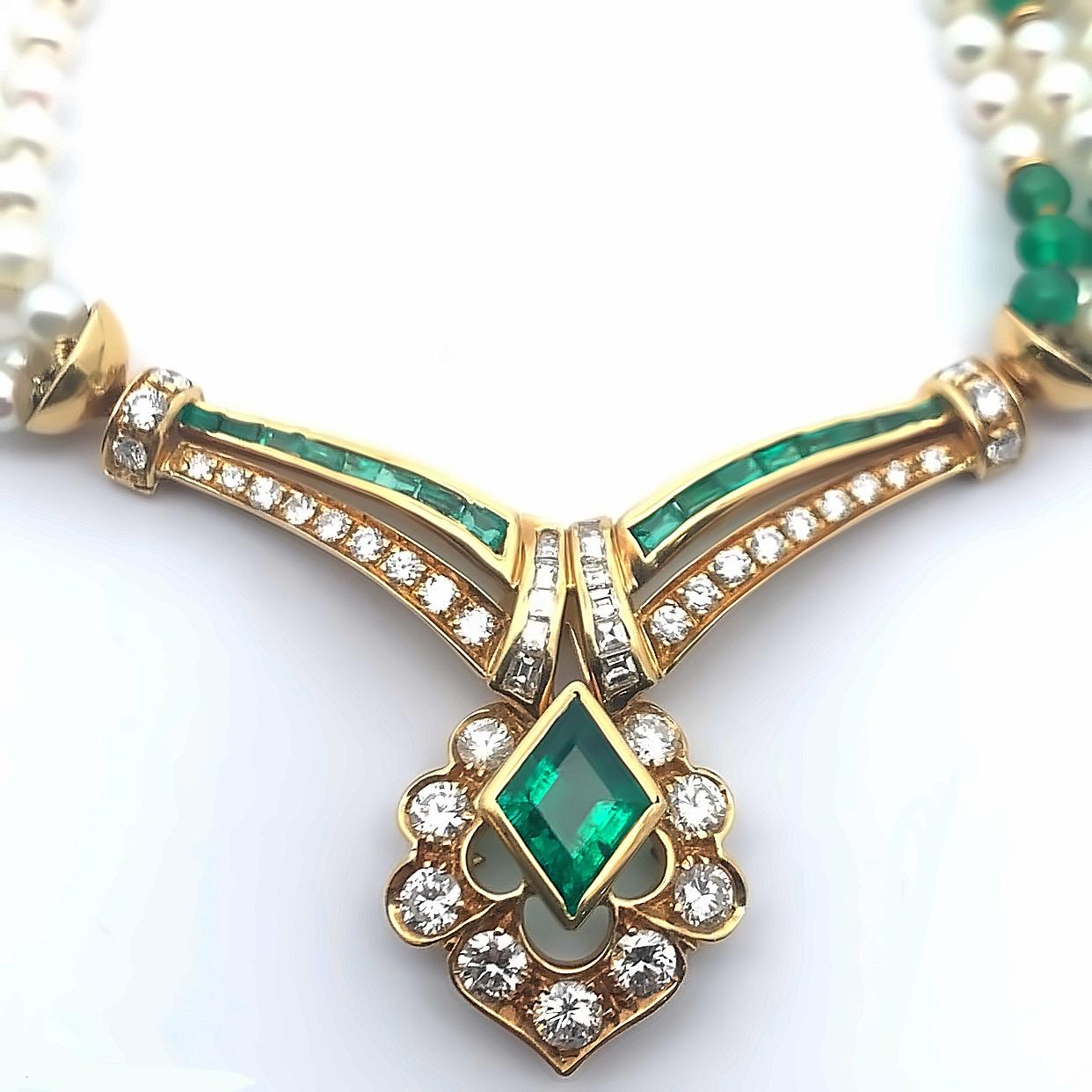 Women's Emerald and Cultured Pearl Necklace For Sale
