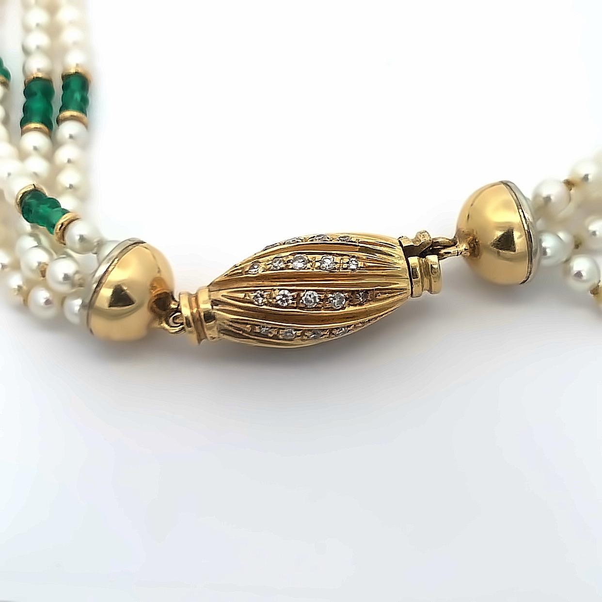 Emerald and Cultured Pearl Necklace For Sale 1