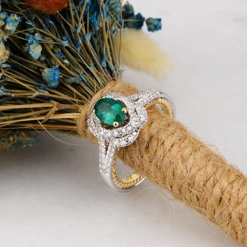 Women's Emerald And Diamond 1.17ct Ring For Sale