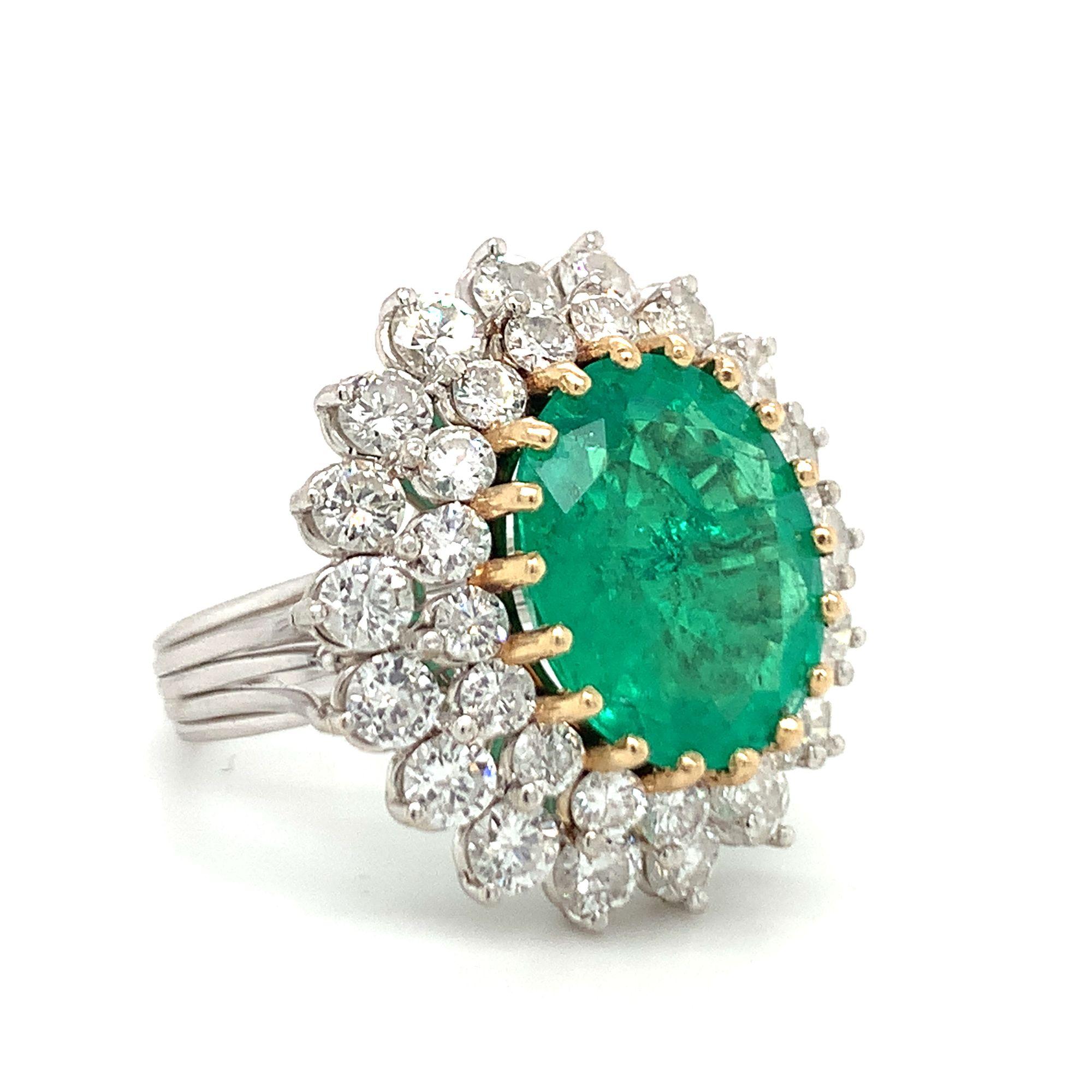 Oval Cut Emerald and Diamond 14K Gold Ring For Sale