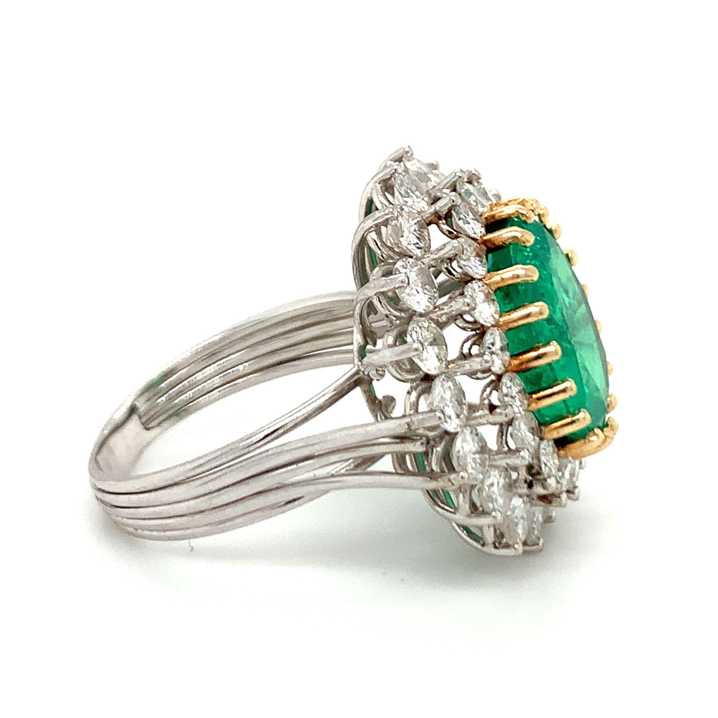 Emerald and Diamond 14K Gold Ring In Good Condition For Sale In Beverly Hills, CA