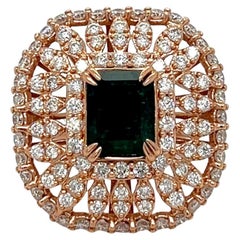 Anillo de oro rosa de 14k con esmeralda y diamantes