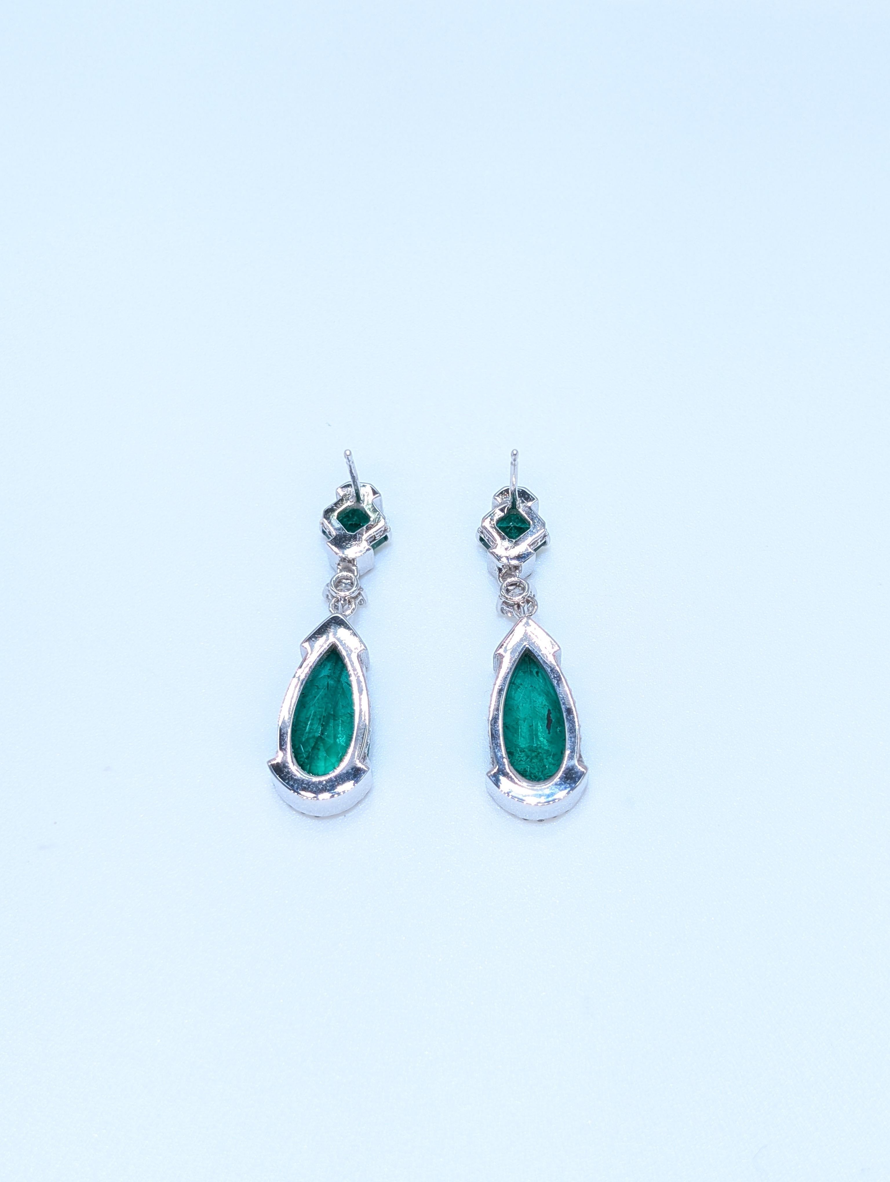 Ohrringe mit Smaragd und Diamant aus 14 Karat Weißgold mit baumelndem Smaragd im Angebot 1