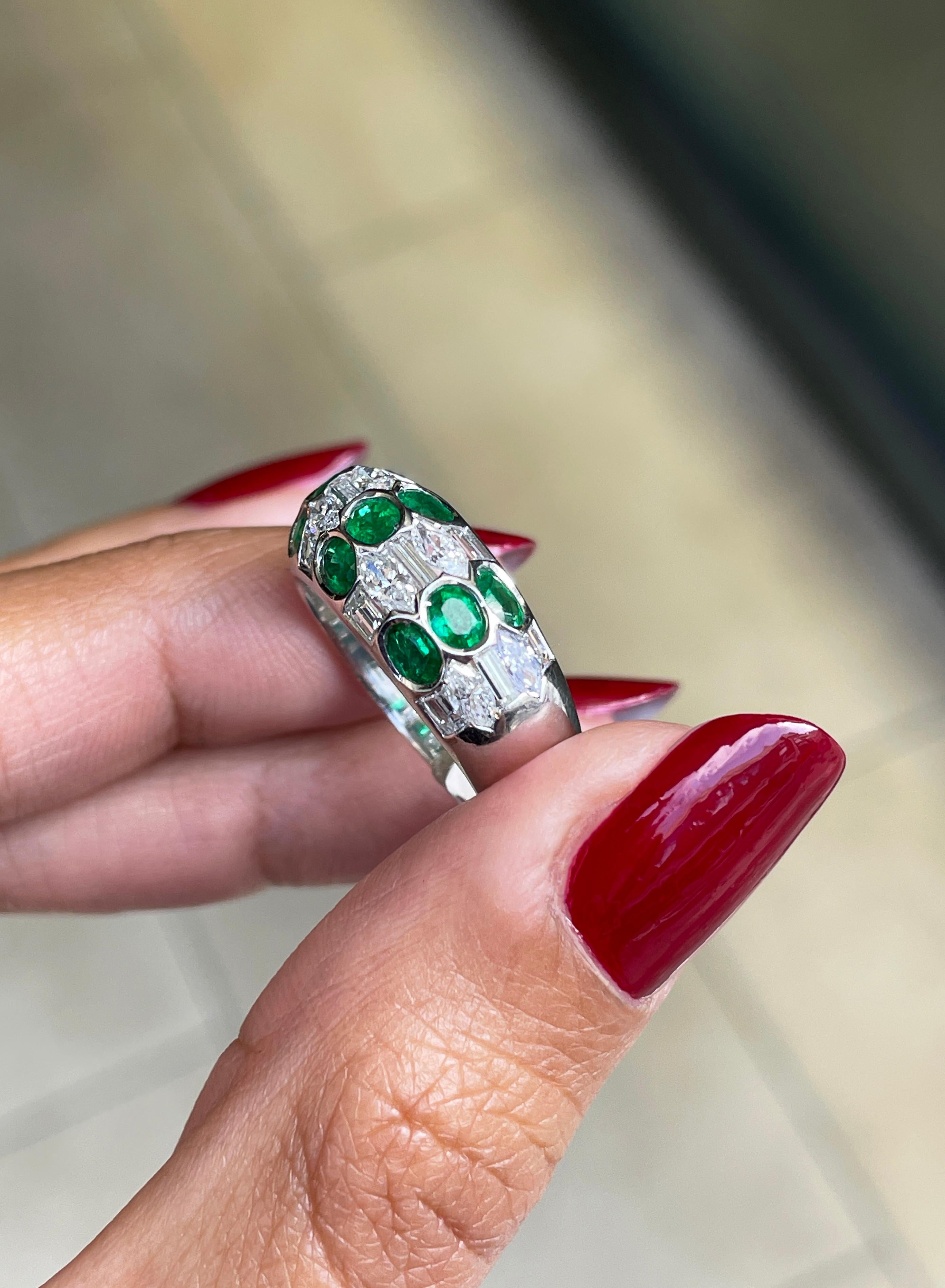 Emerald and Diamond 18 Carat White Gold Honeycomb Bombé Dome Cocktail Ring In Excellent Condition In London, GB