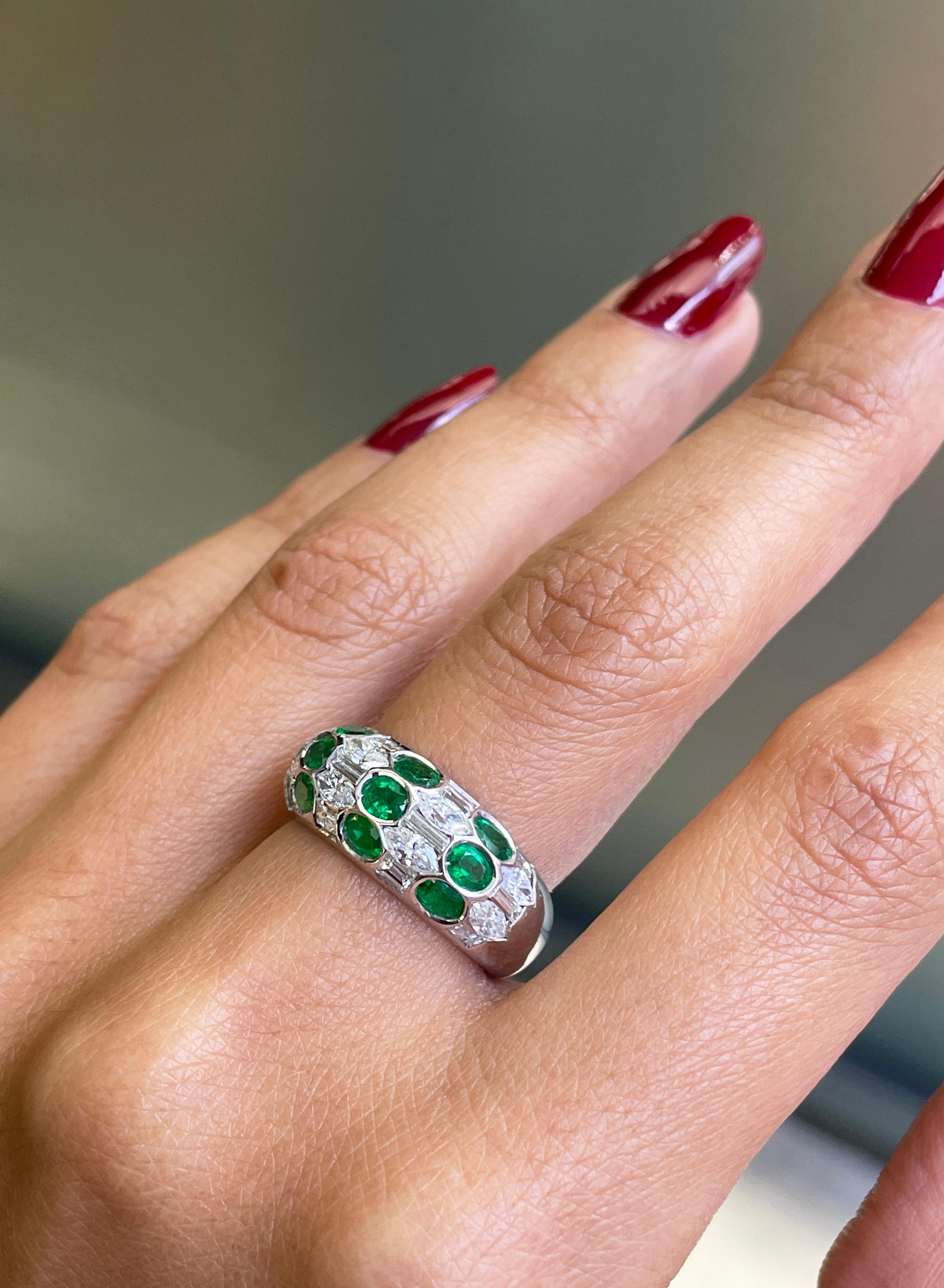 Women's or Men's Emerald and Diamond 18 Carat White Gold Honeycomb Bombé Dome Cocktail Ring