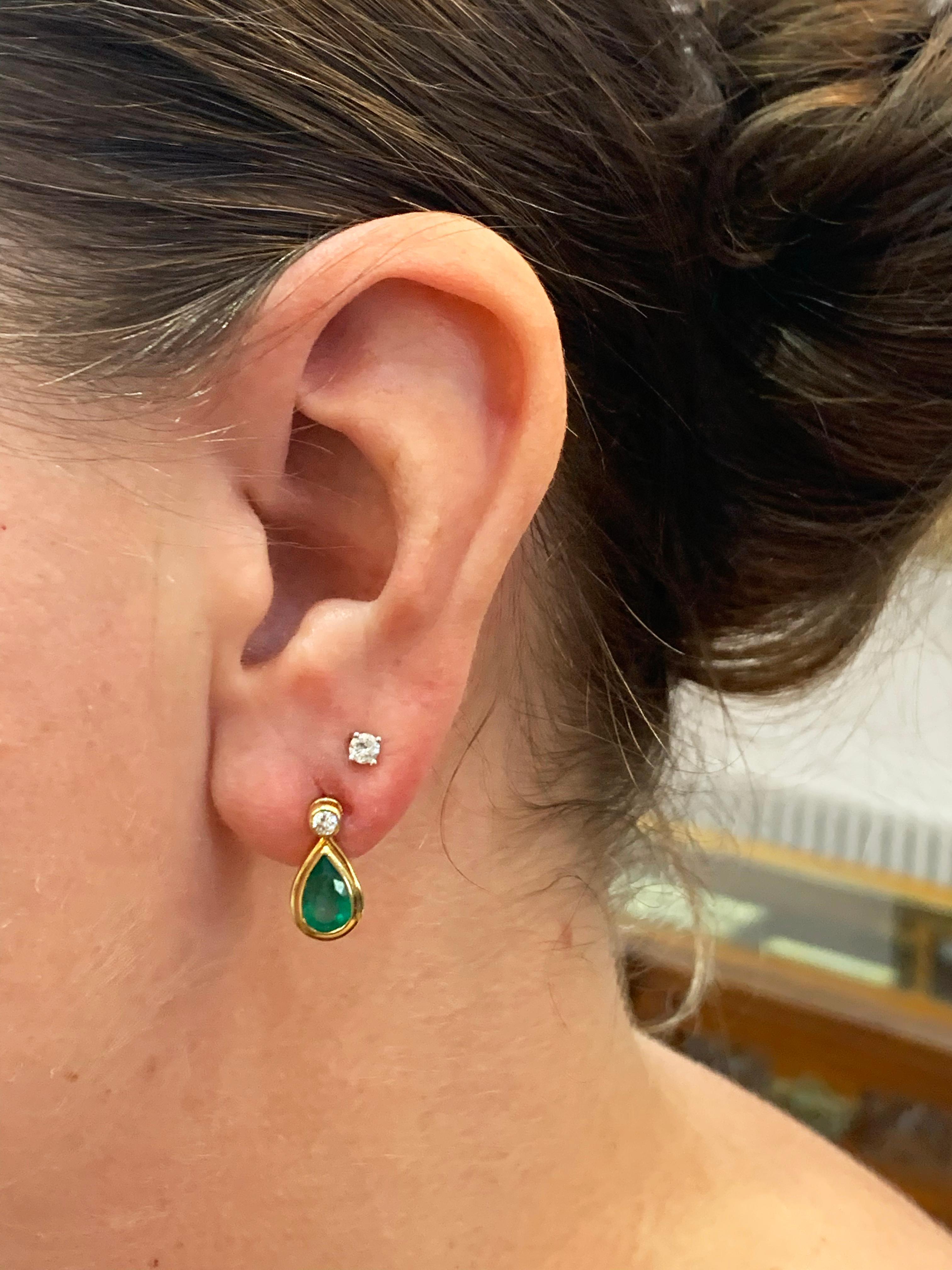 Pendientes Gota Esmeralda y Diamante Oro Amarillo 18 Quilates en Nuevo estado para la venta en London, GB