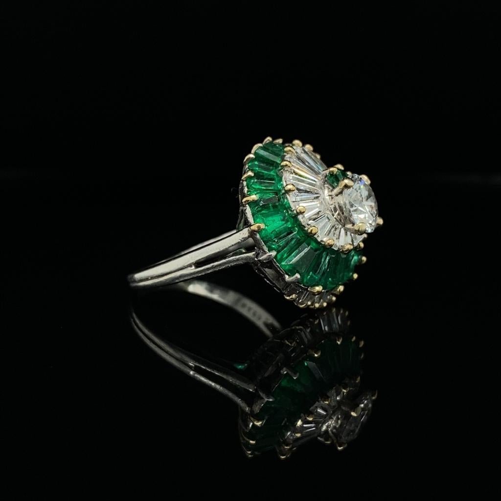 Emerald and Diamond 18 Karat Yellow Gold Cocktail Ring, Circa 1960 In Good Condition In London, GB