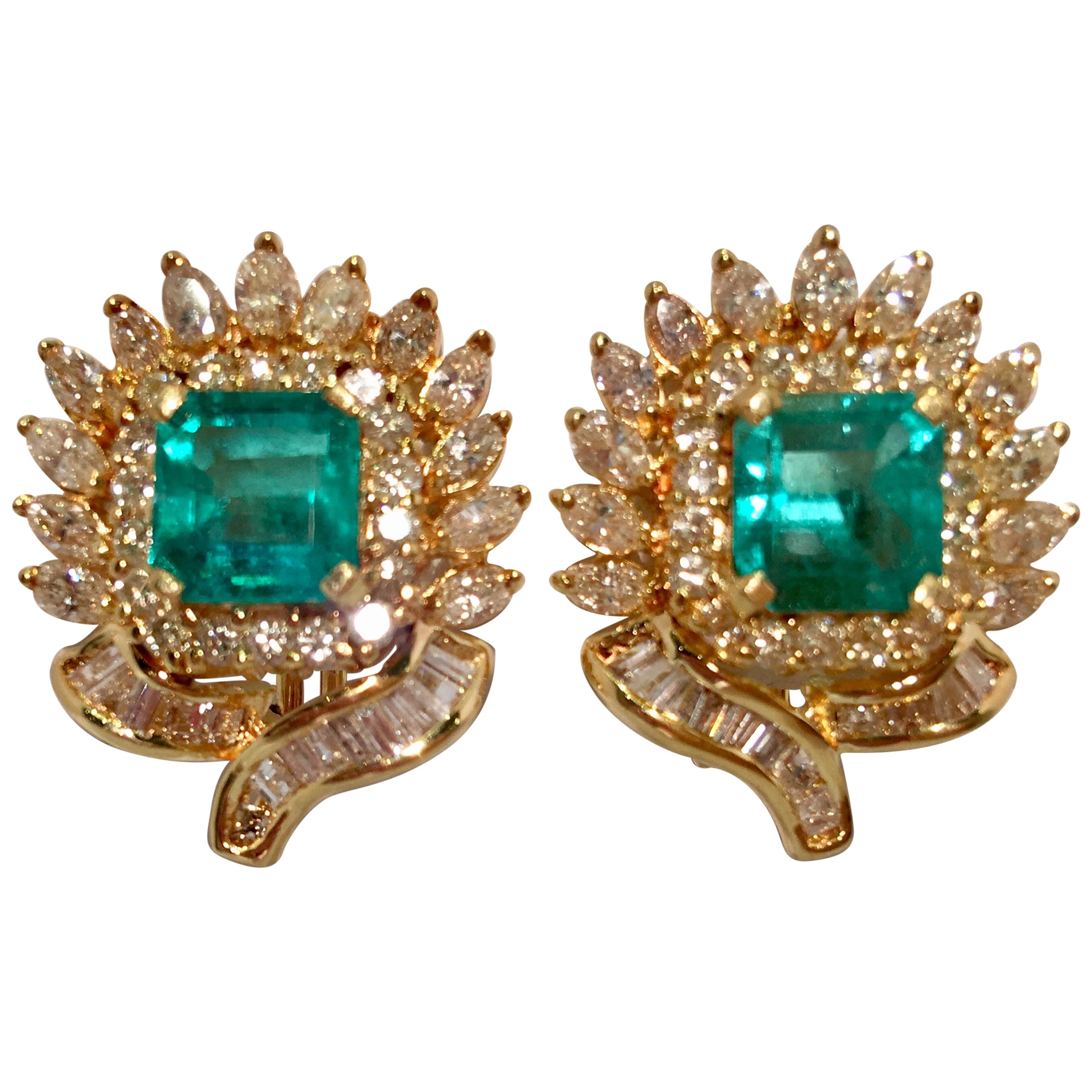 Exquisite Emerald and Diamond 18 Karat Yellow Gold Earrings with Floral Motif For Sale