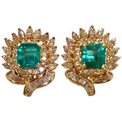 Exquisite Emerald and Diamond 18 Karat Yellow Gold Earrings with Floral Motif