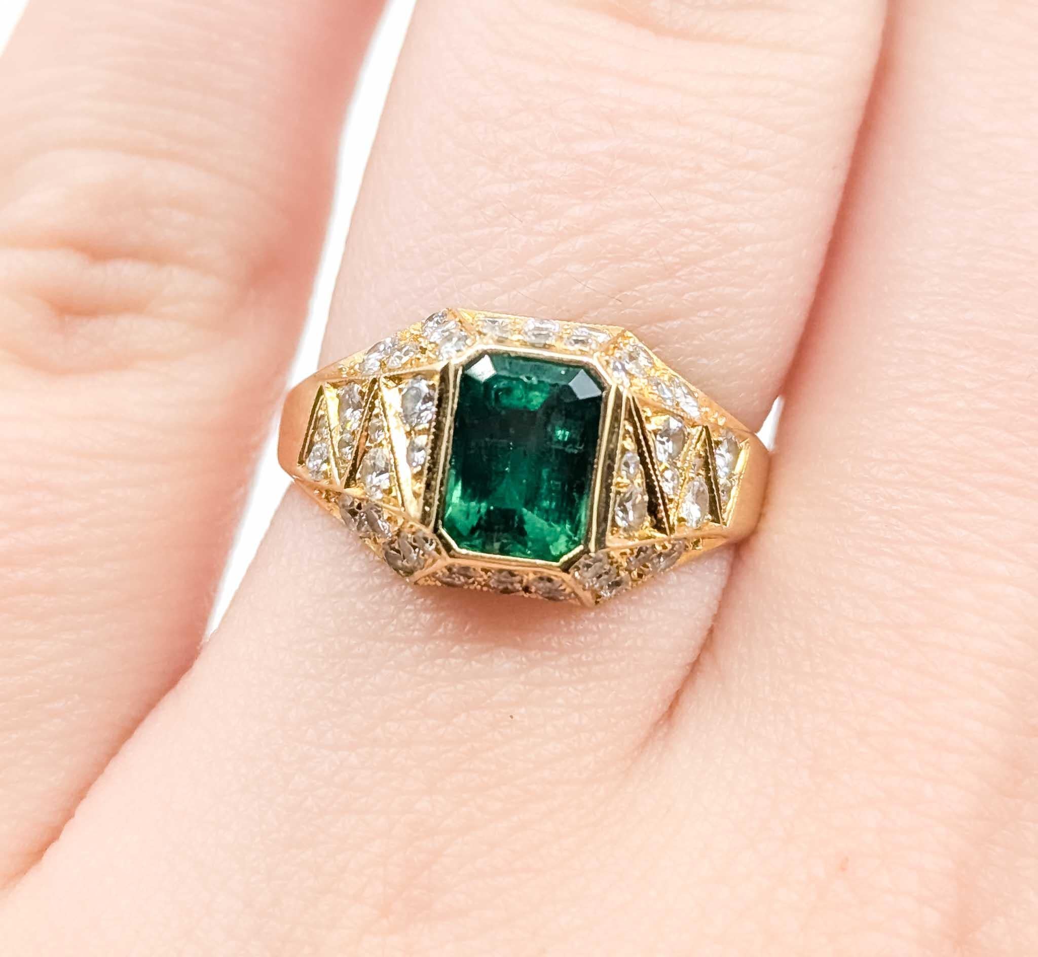 De las mujeres Anillo de oro de 18 quilates con esmeralda y diamantes en venta