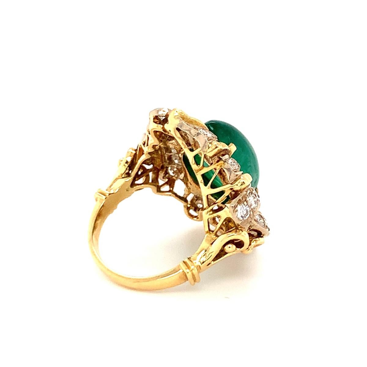 Emerald and Diamond 18K Yellow Gold Ring, circa 1960s In Good Condition For Sale In Beverly Hills, CA