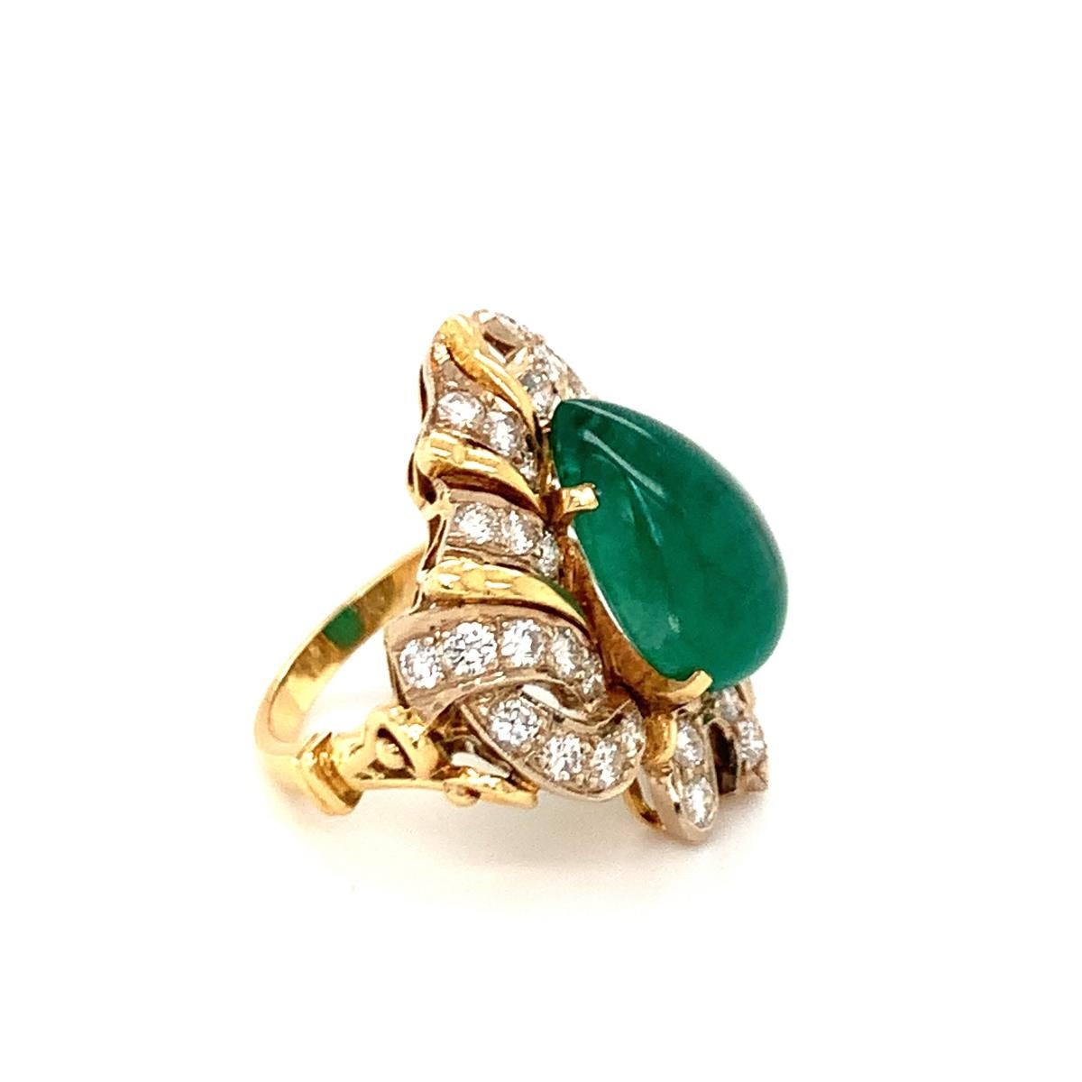 Women's Emerald and Diamond 18K Yellow Gold Ring, circa 1960s For Sale