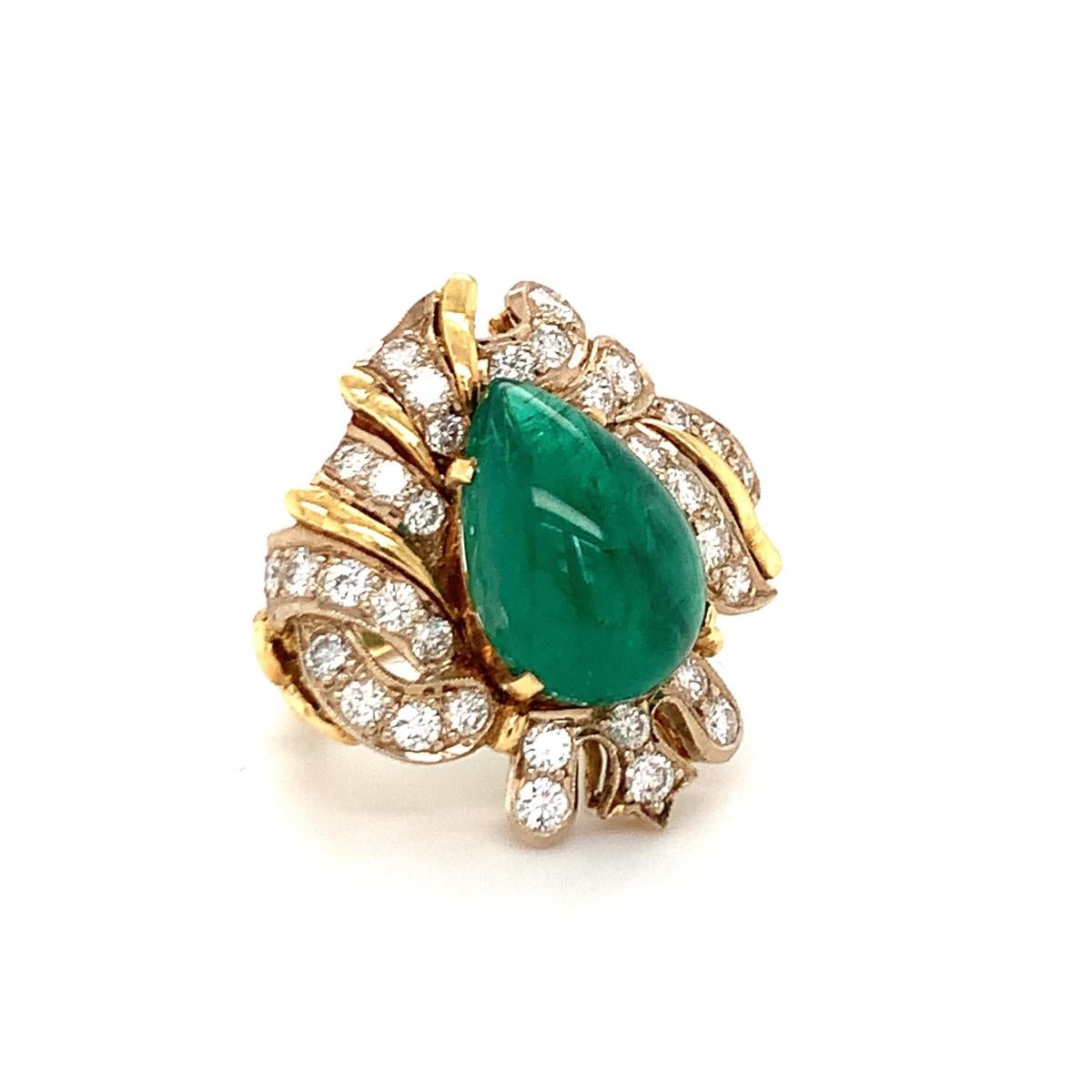 Emerald and Diamond 18K Yellow Gold Ring, circa 1960s For Sale 1