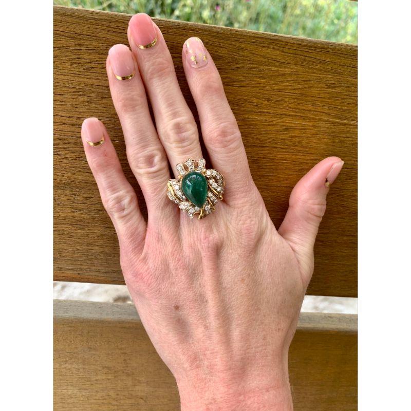 Emerald and Diamond 18K Yellow Gold Ring, circa 1960s For Sale 2