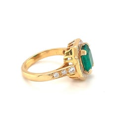 Emerald and Diamond 18k Yellow Gold Ring, circa 1970s