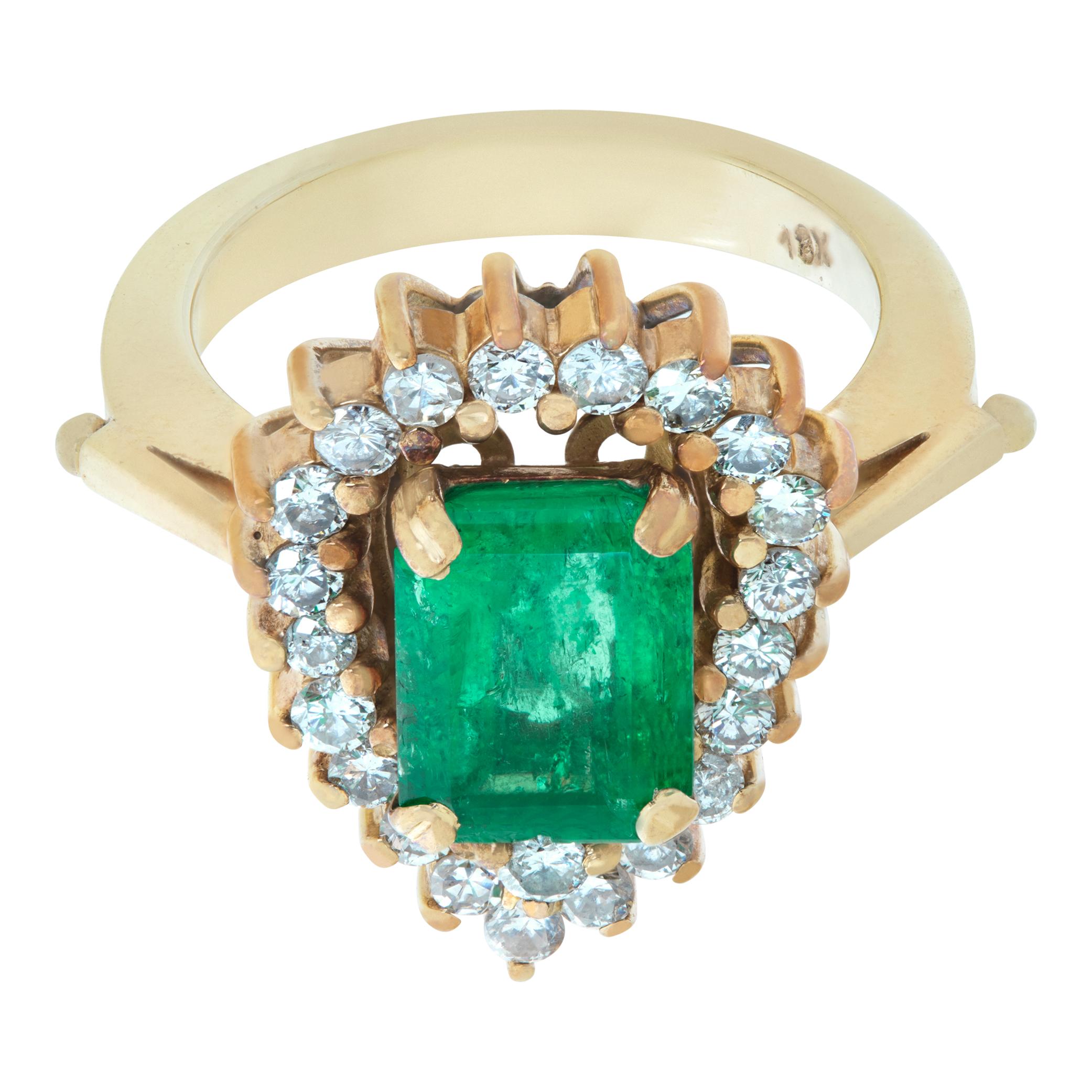 Emerald and diamond 18k yellow gold ring