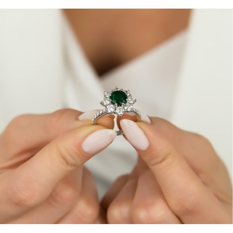 Smaragd und Diamant 3,30 Karat Cluster-Ring (Moderne) im Angebot