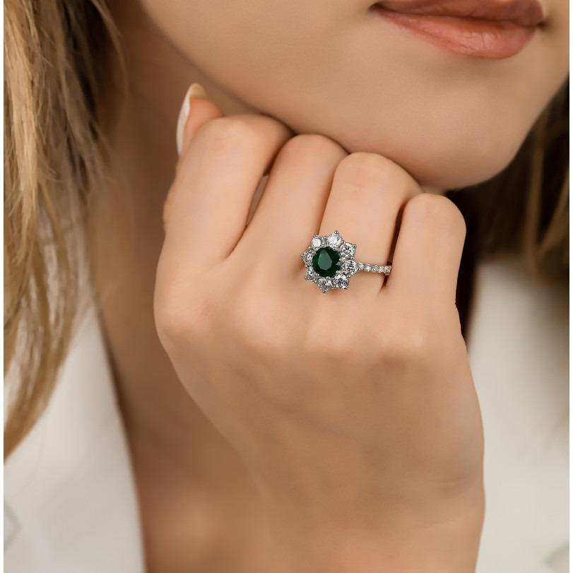 Smaragd und Diamant 3,30 Karat Cluster-Ring (Rundschliff) im Angebot