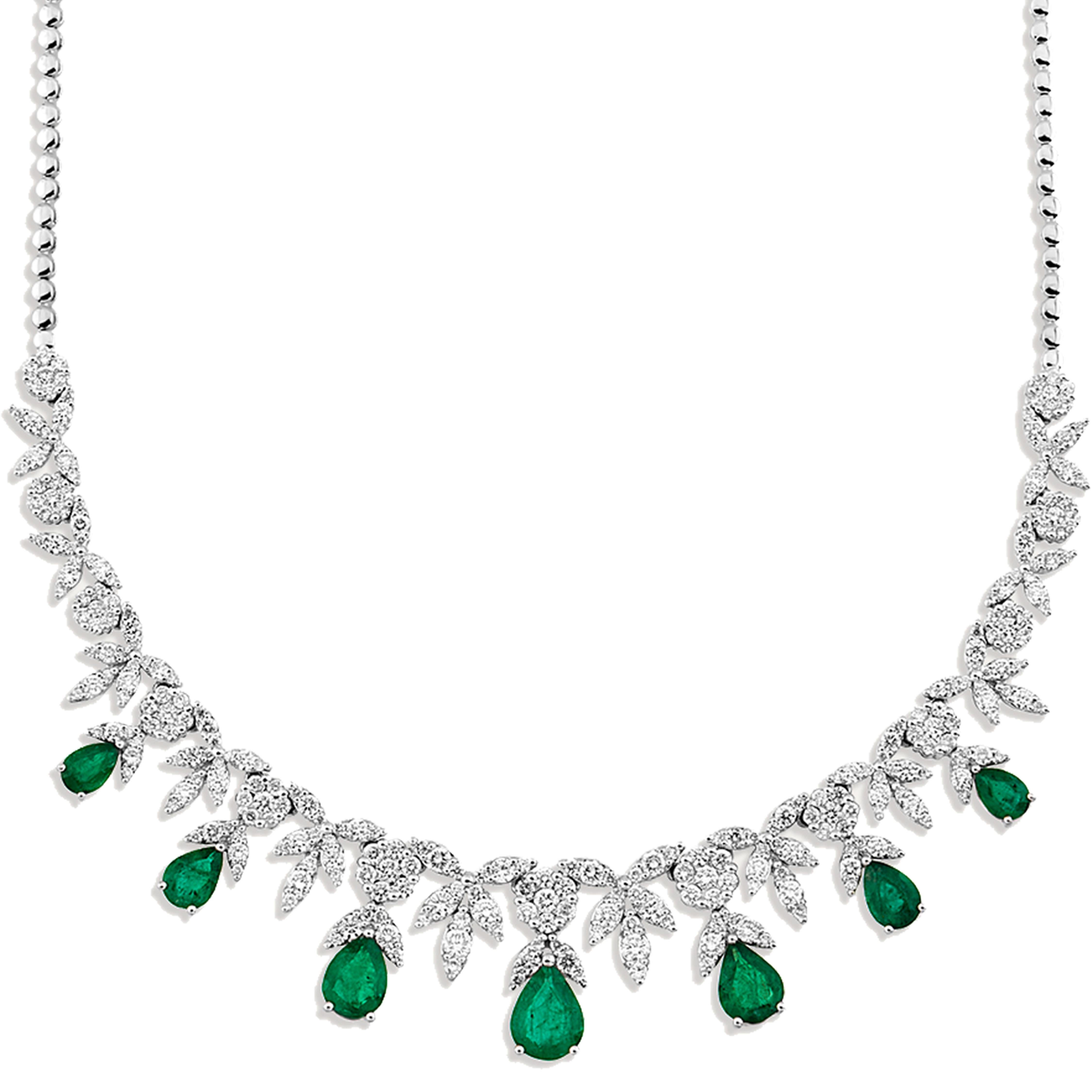 Emerald and Diamond 9.95 Carat Necklace in 18K White Gold In New Condition For Sale In New York, NY
