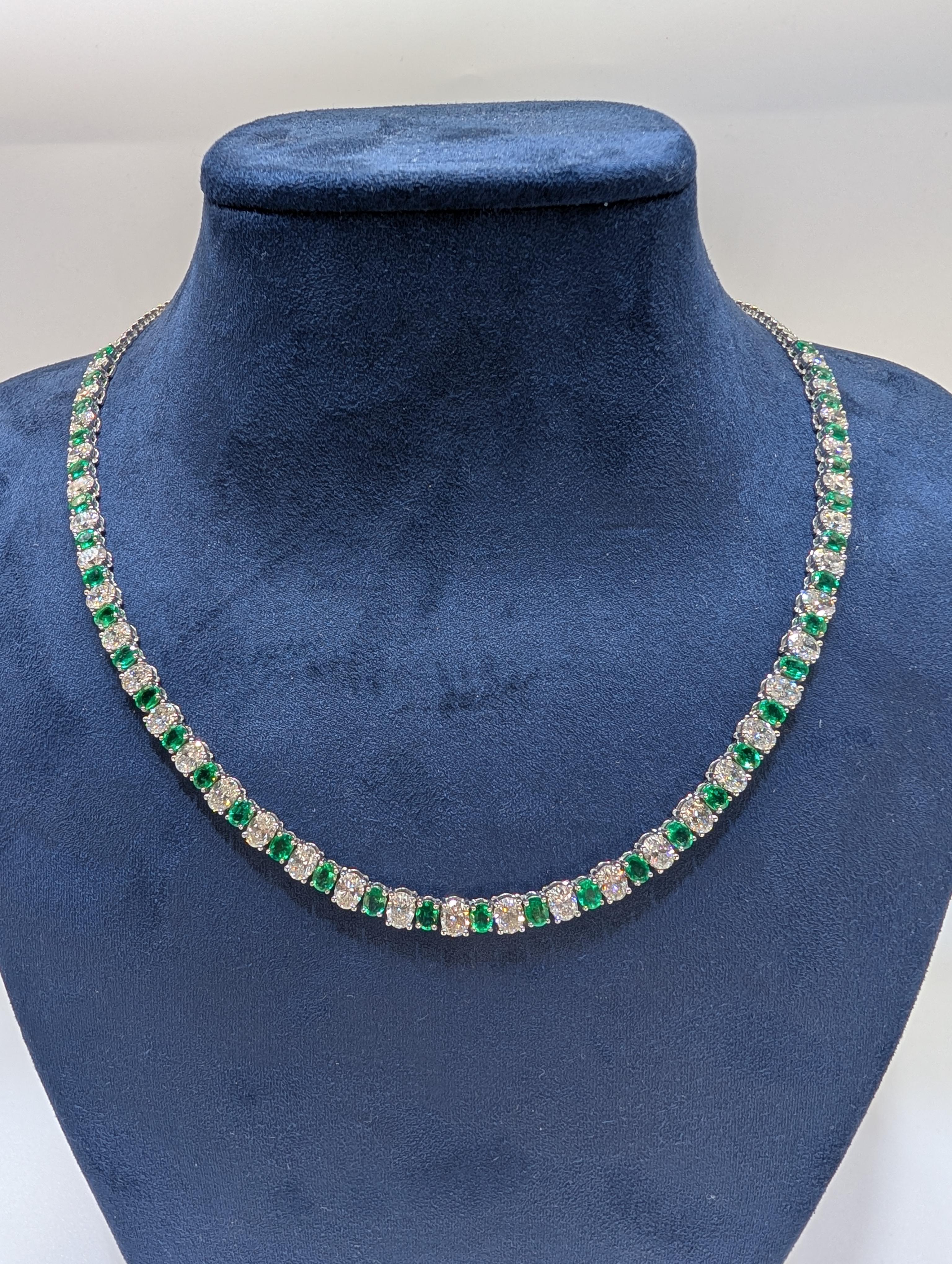 da uomo o donna Collana alternata di smeraldi e diamanti in vendita