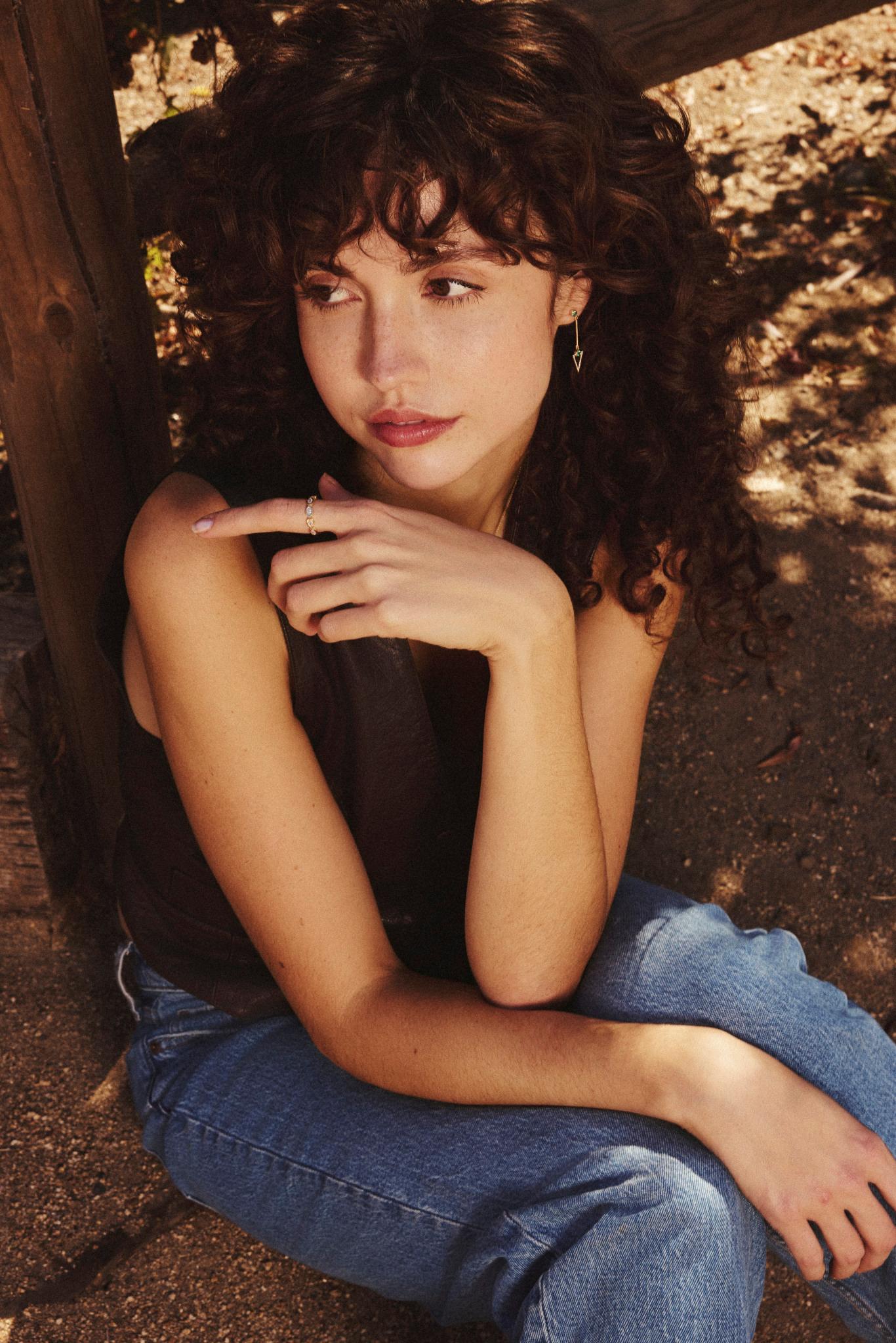 da uomo o donna Orecchini Arrow con smeraldo e diamanti in vendita