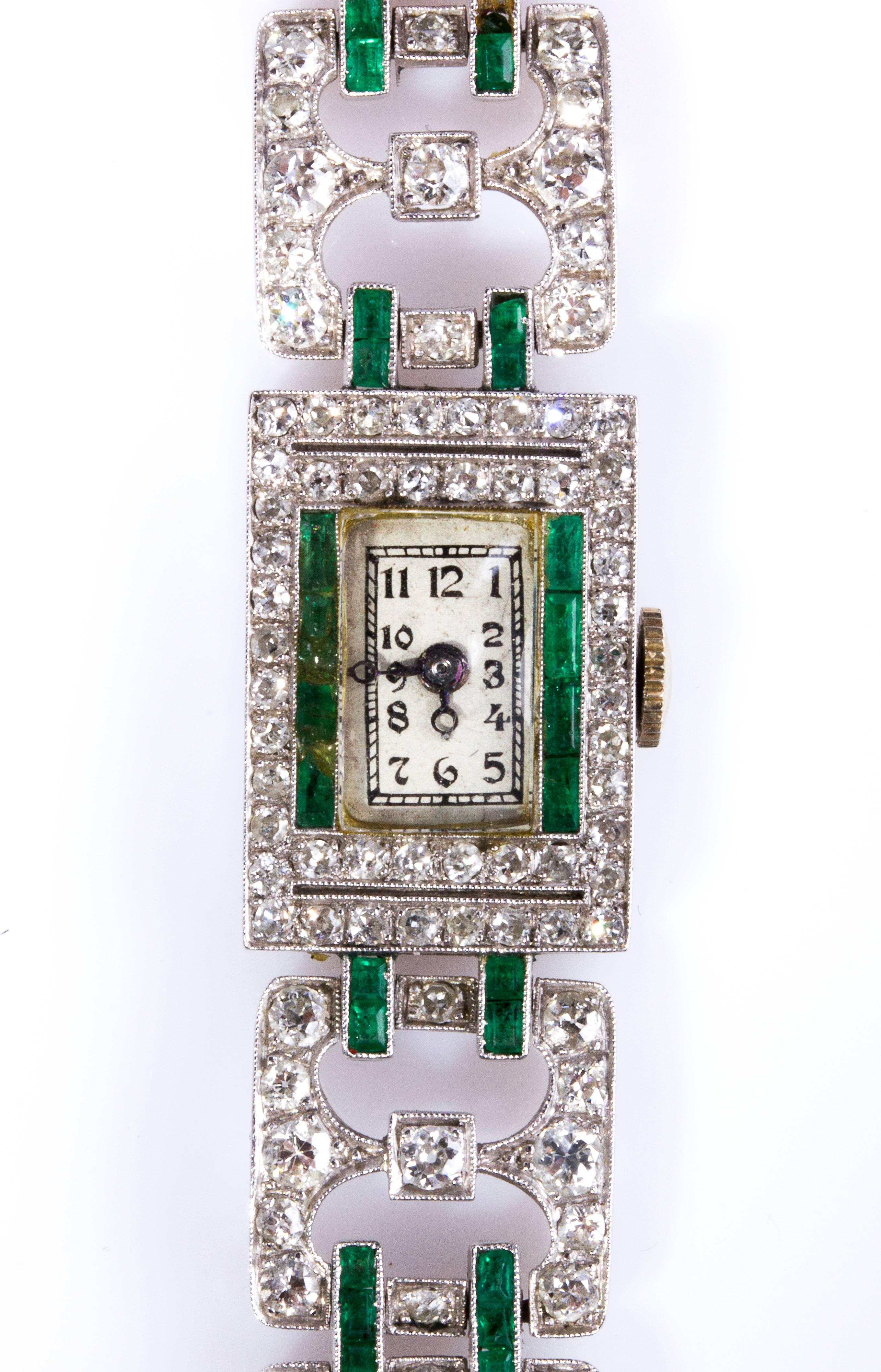 Emerald and Diamond Art Deco Wristwatch In Good Condition For Sale In Rome, IT