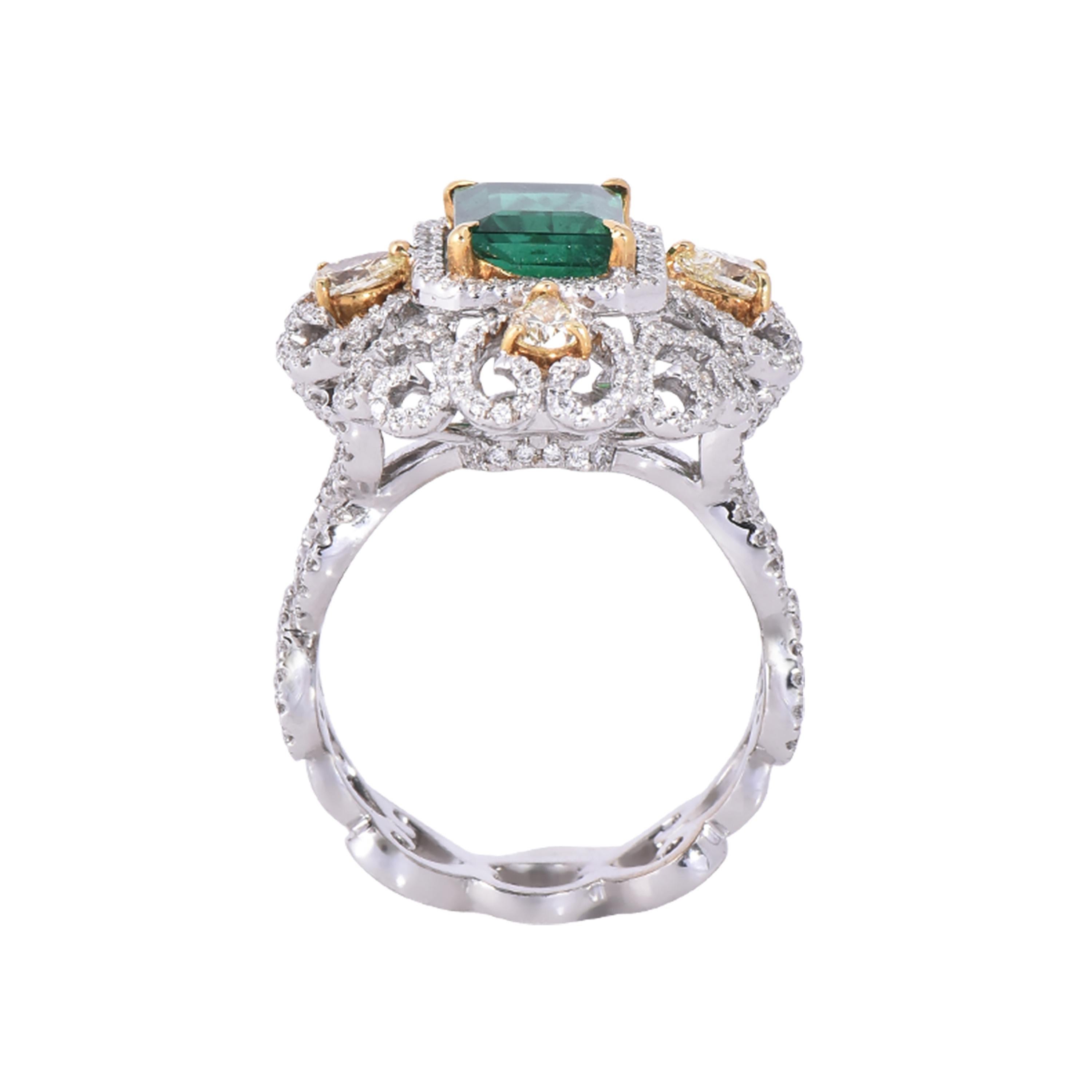 Laviere Emerald and Diamond Art Deco Style Ring In New Condition For Sale In Dubai, Dubai