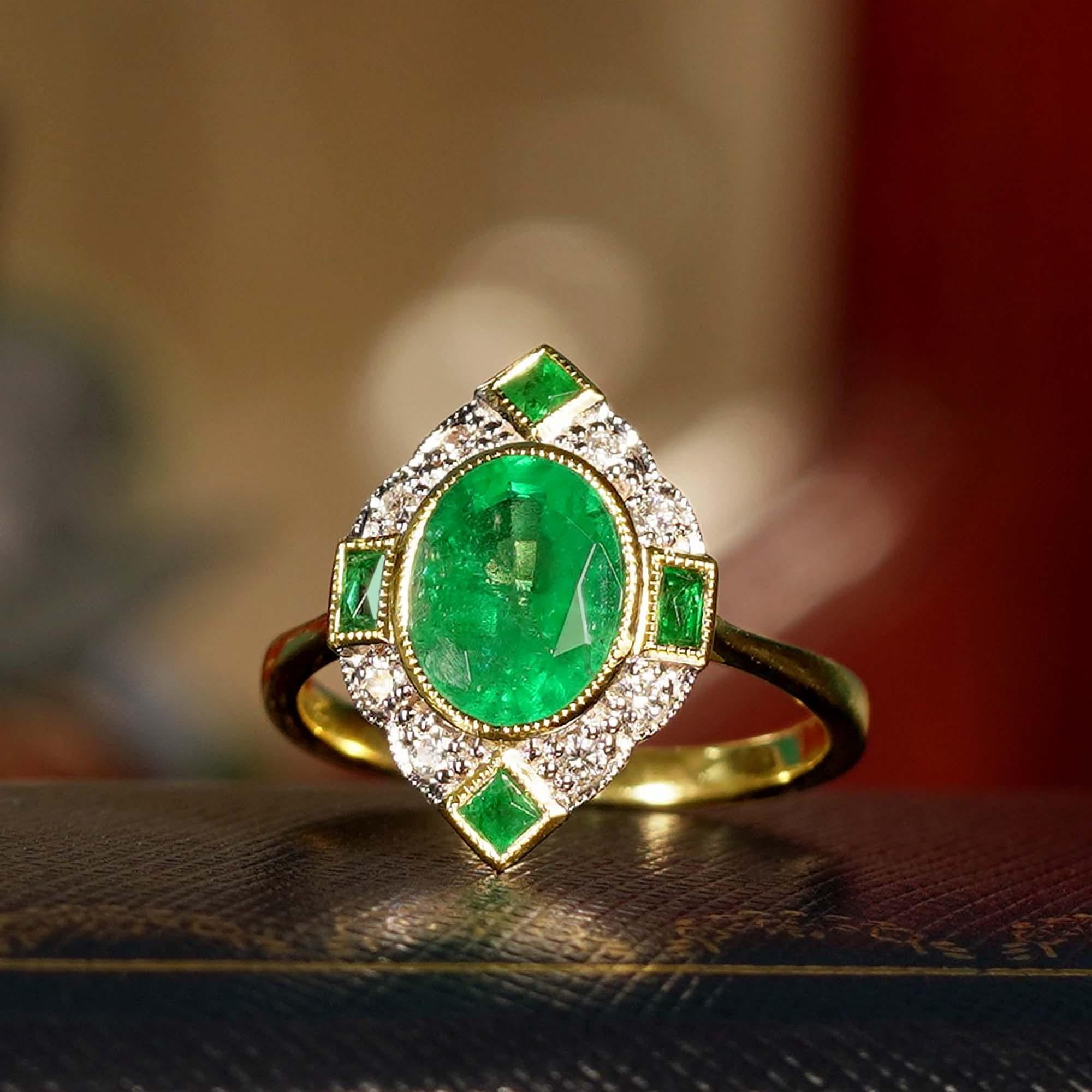 Bague de fiançailles en or jaune 18 carats avec émeraude et diamant de style Art déco Neuf - En vente à Bangkok, TH