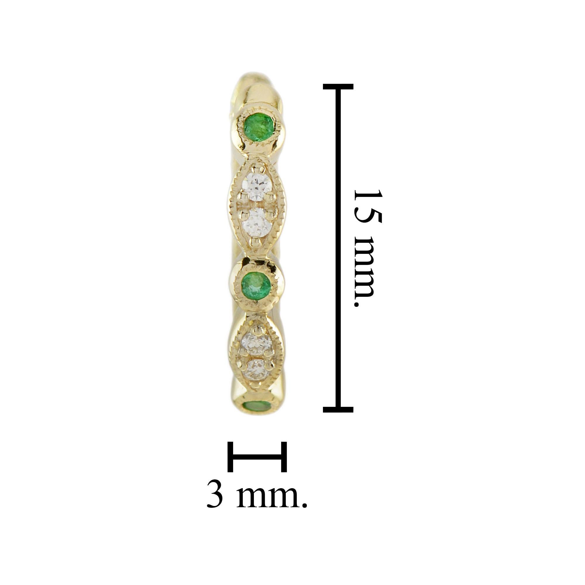 Huggie-Ohrringe aus 14 Karat Gelbgold mit Smaragd und Diamant im Art-déco-Stil (Rundschliff) im Angebot